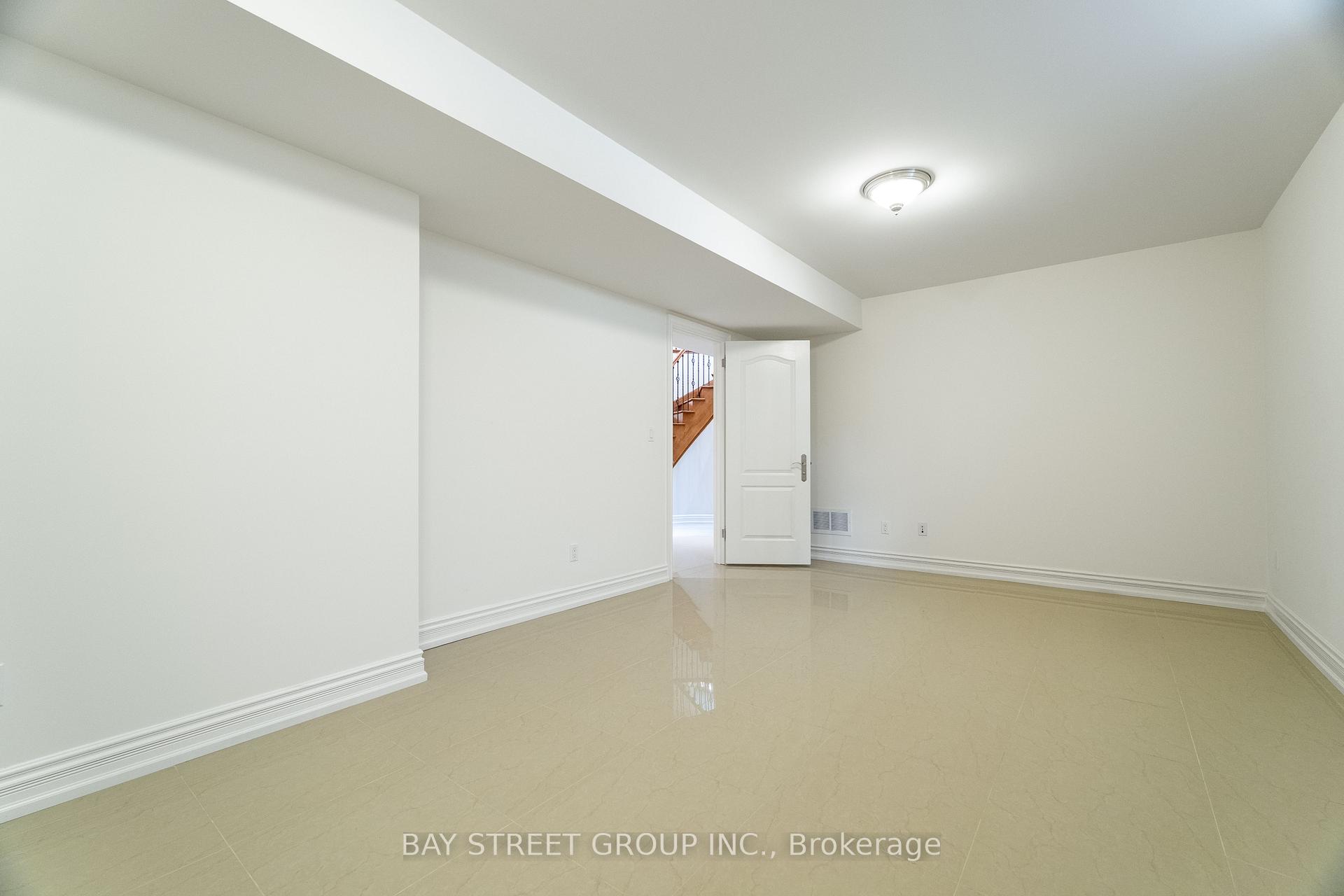 Photo 31 of 24 Murray Avenue, Scarborough, Agincourt South-Malvern West — HOMEH