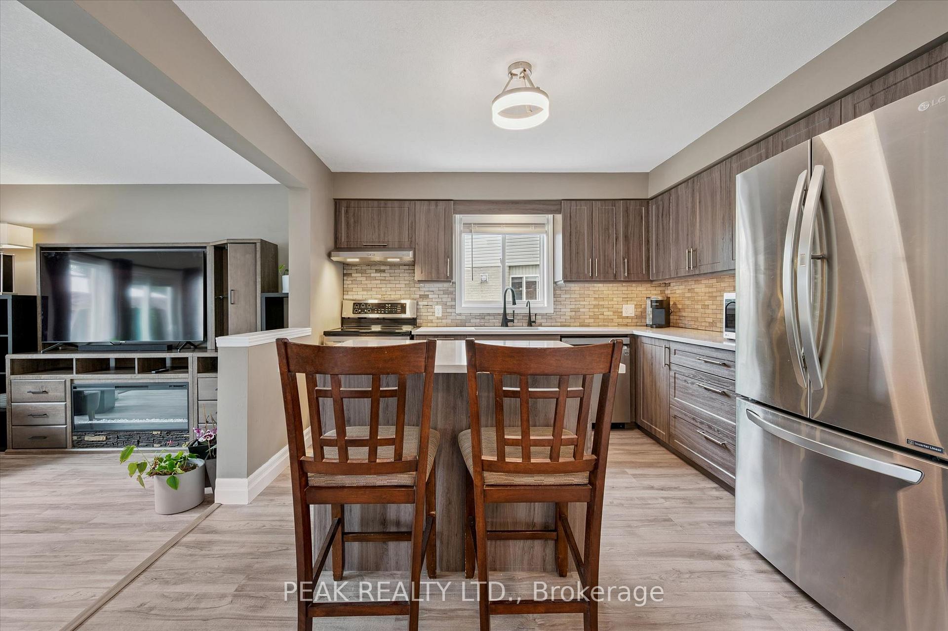 Photo 10 of 183 Dalecroft Place, Waterloo, Columbia Forest — HOMEH