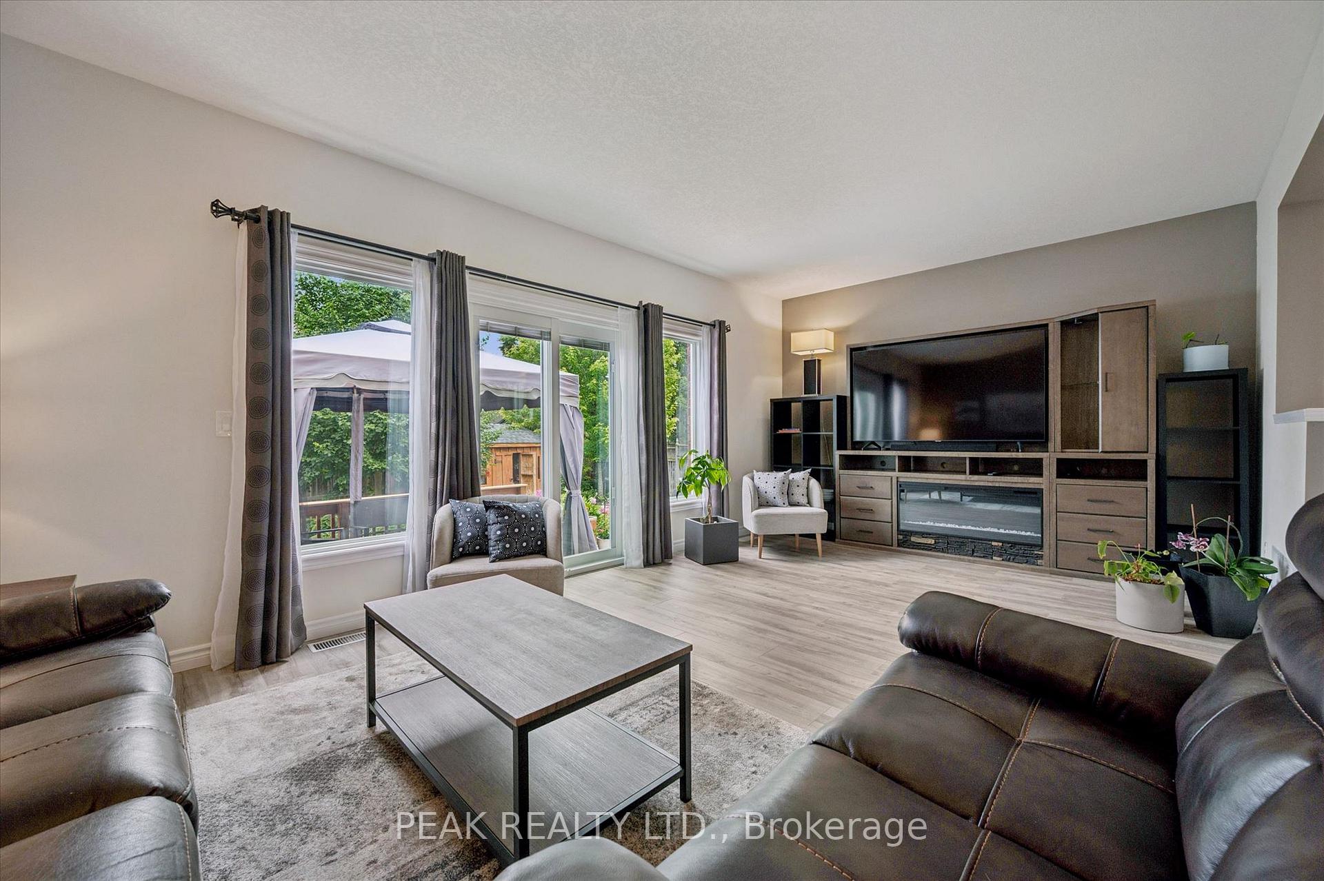 Photo 15 of 183 Dalecroft Place, Waterloo, Columbia Forest — HOMEH