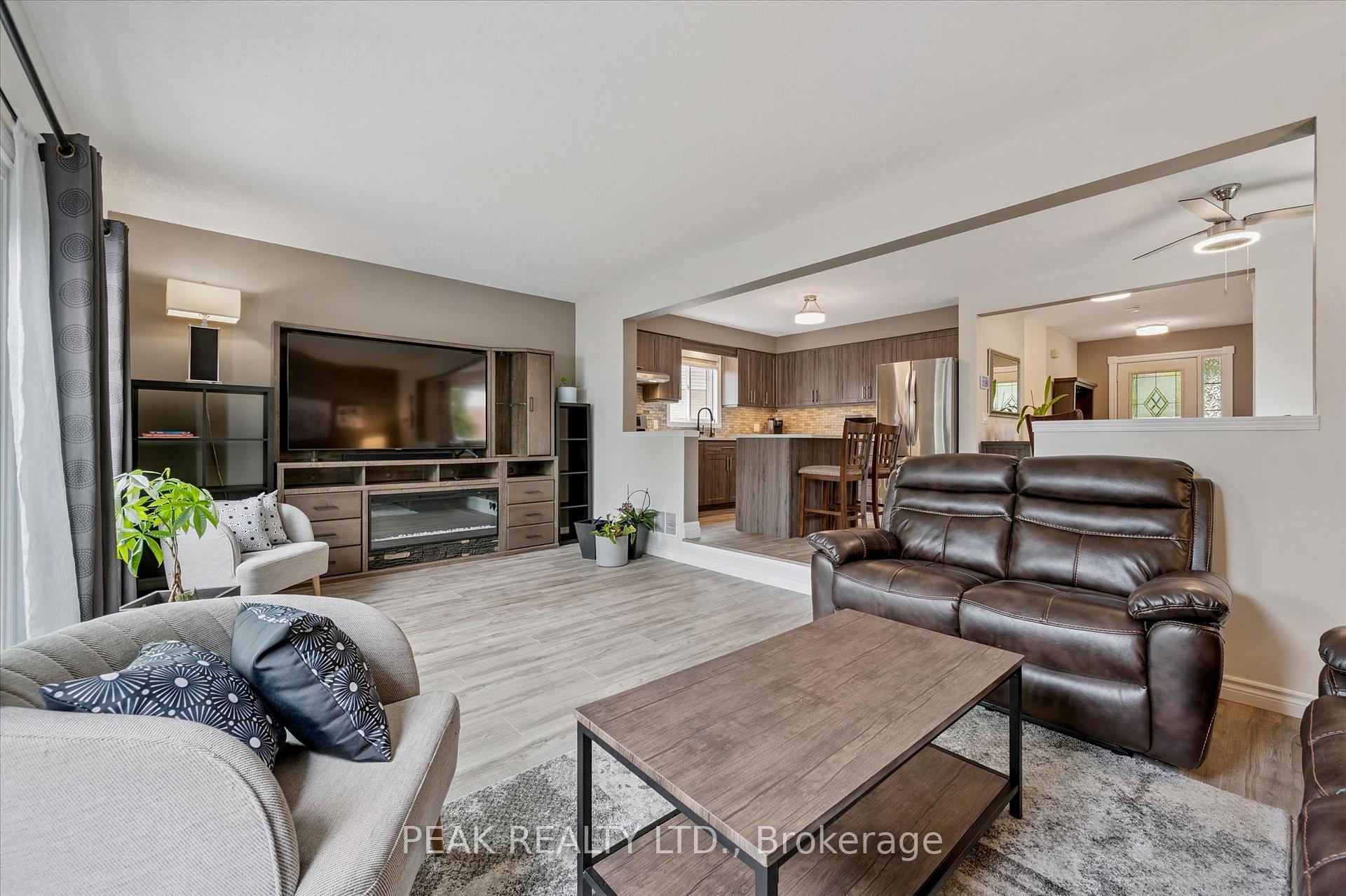 Photo 16 of 183 Dalecroft Place, Waterloo, Columbia Forest — HOMEH