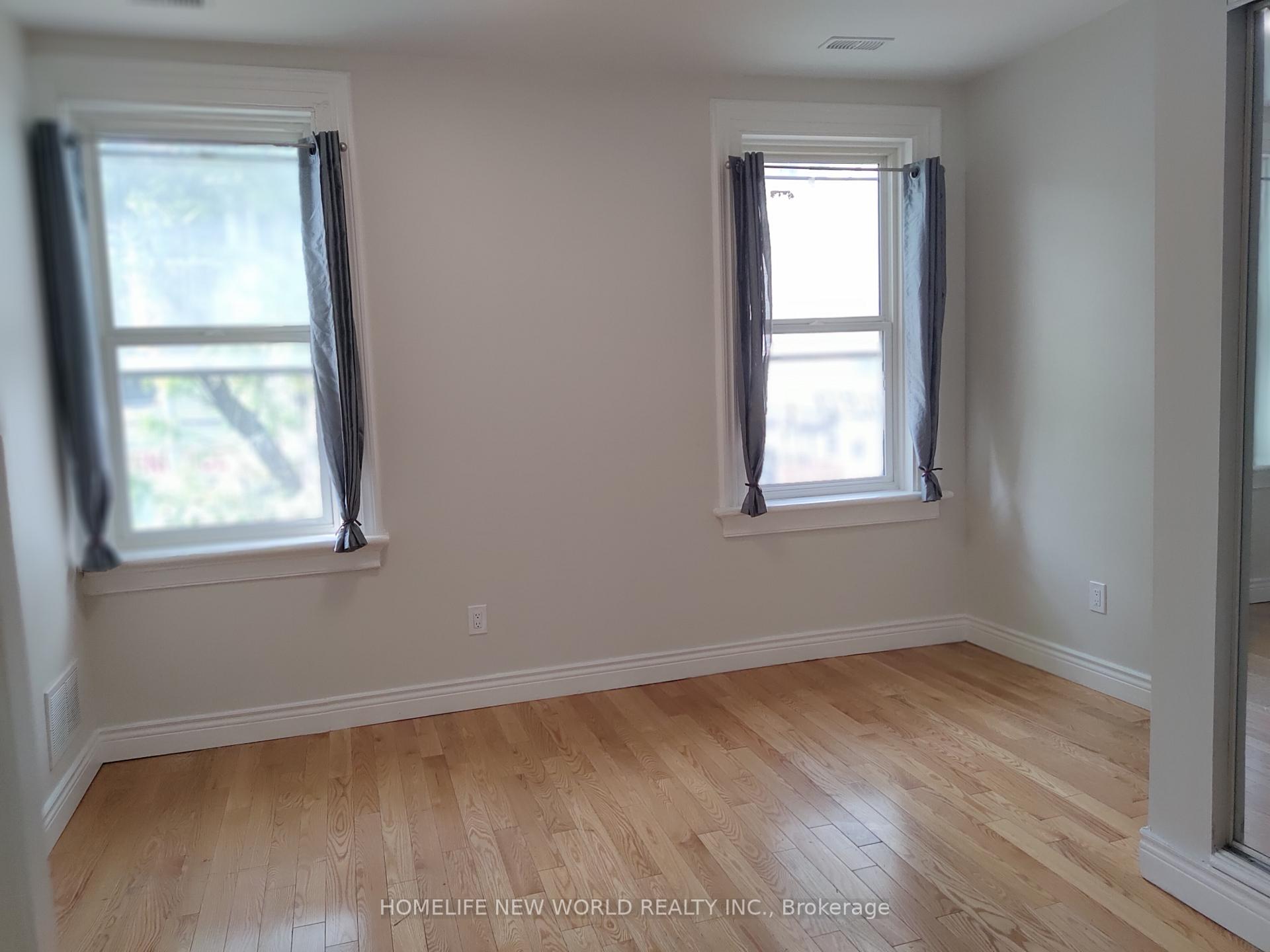 Front of Unit 2nd Flr, 245 Queen Street W