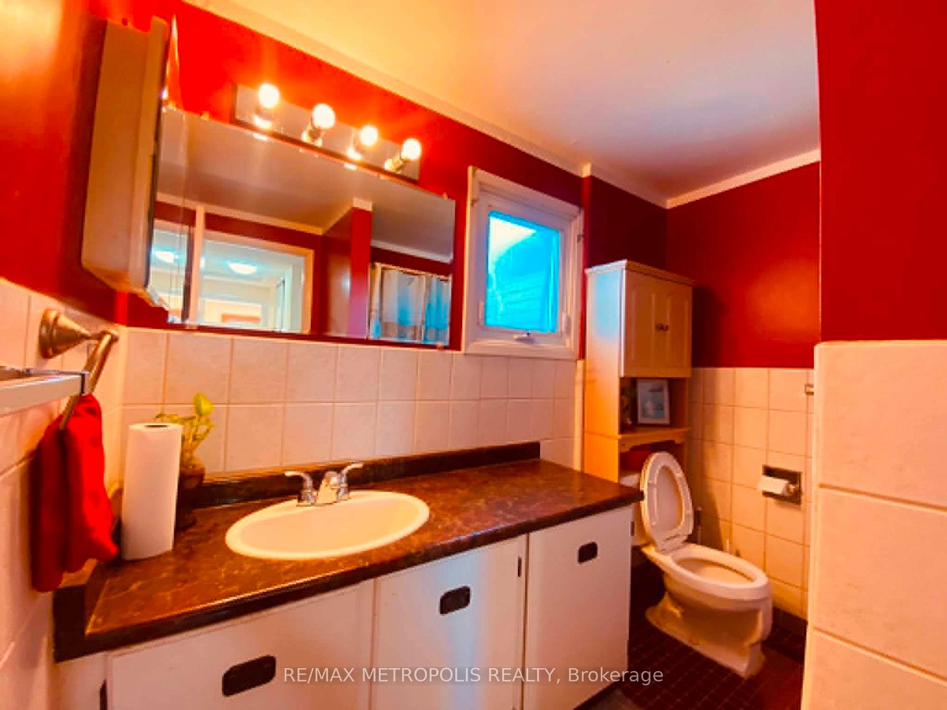 Photo 6 of 85 Elmvale Avenue, Brampton, Heart Lake West — HOMEH