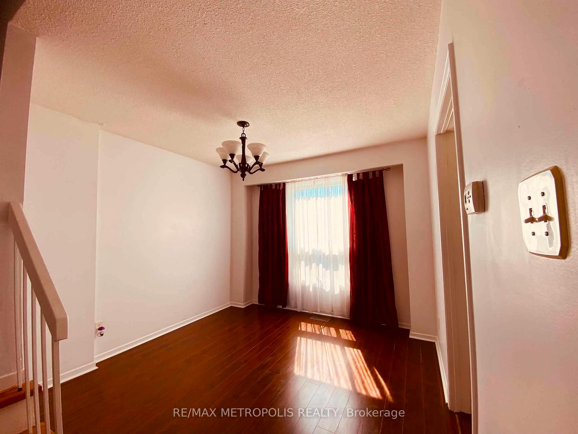 Photo 9 of 85 Elmvale Avenue, Brampton, Heart Lake West — HOMEH