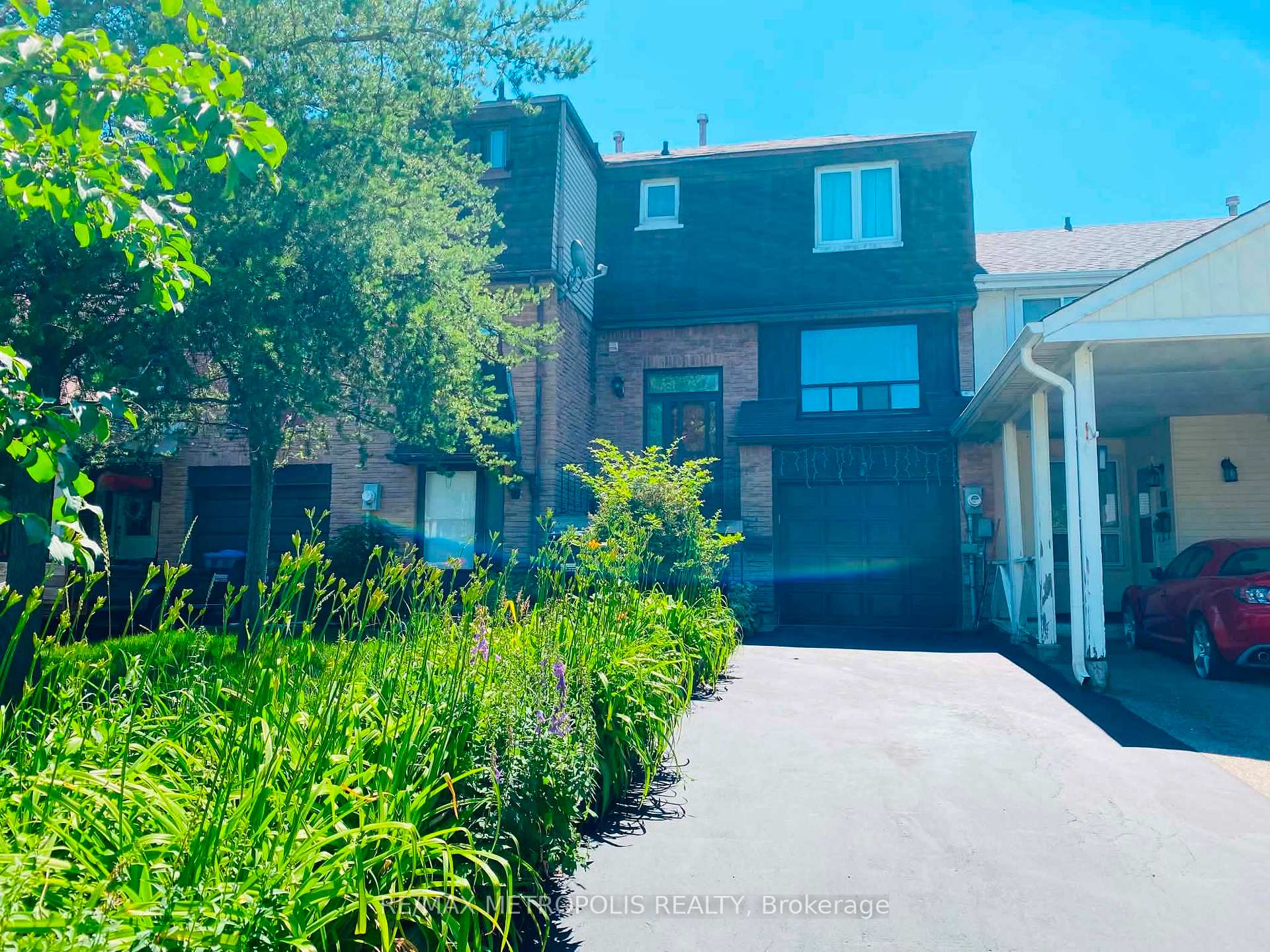 Photo 11 of 85 Elmvale Avenue, Brampton, Heart Lake West — HOMEH