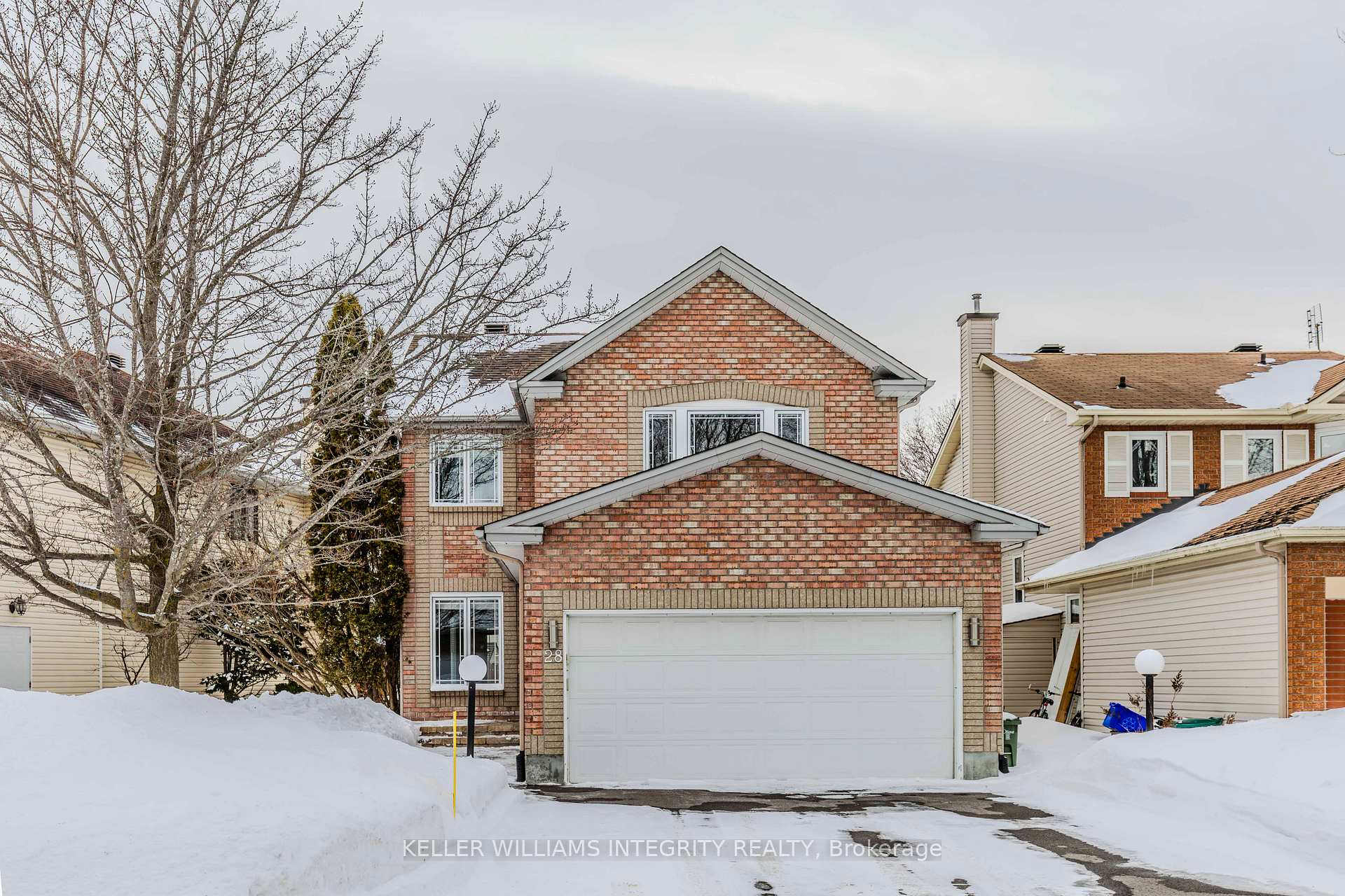 Front of 28 Avonhurst Avenue W