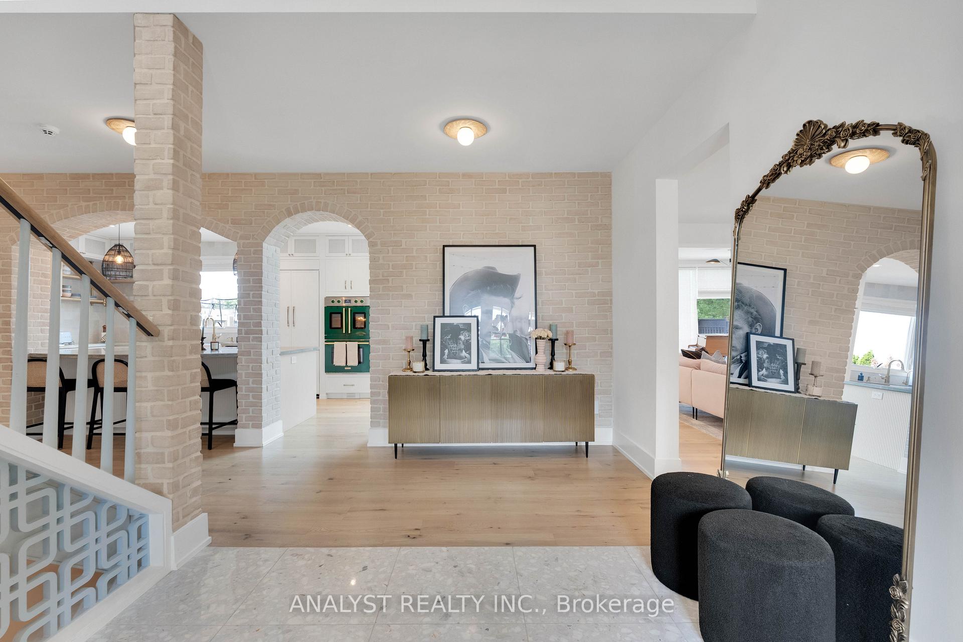 Photo 3 of 29 Bindertwine Boulevard, Vaughan, Kleinburg — HOMEH