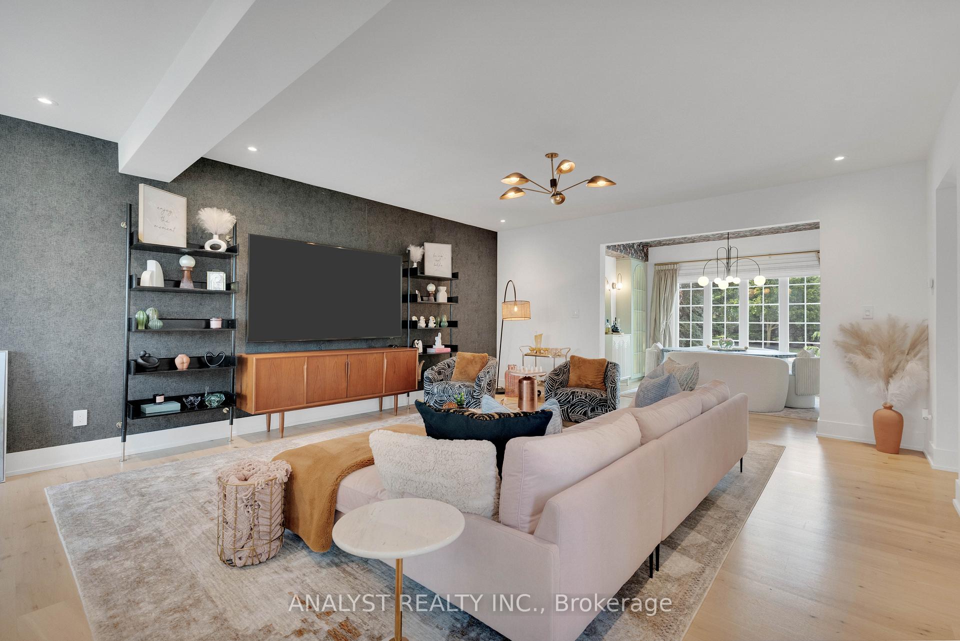 Photo 4 of 29 Bindertwine Boulevard, Vaughan, Kleinburg — HOMEH