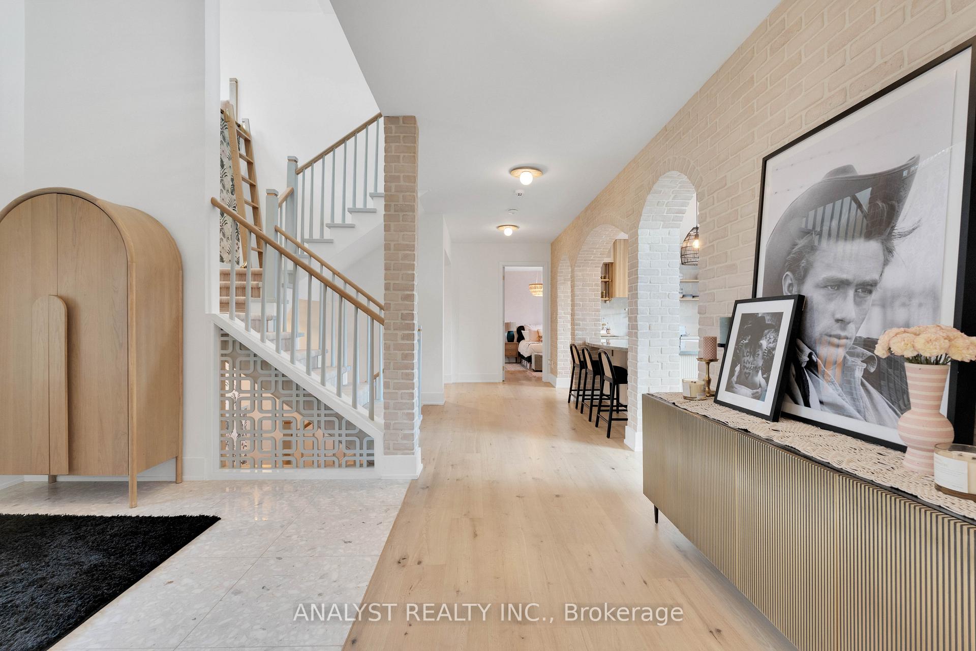 Photo 6 of 29 Bindertwine Boulevard, Vaughan, Kleinburg — HOMEH