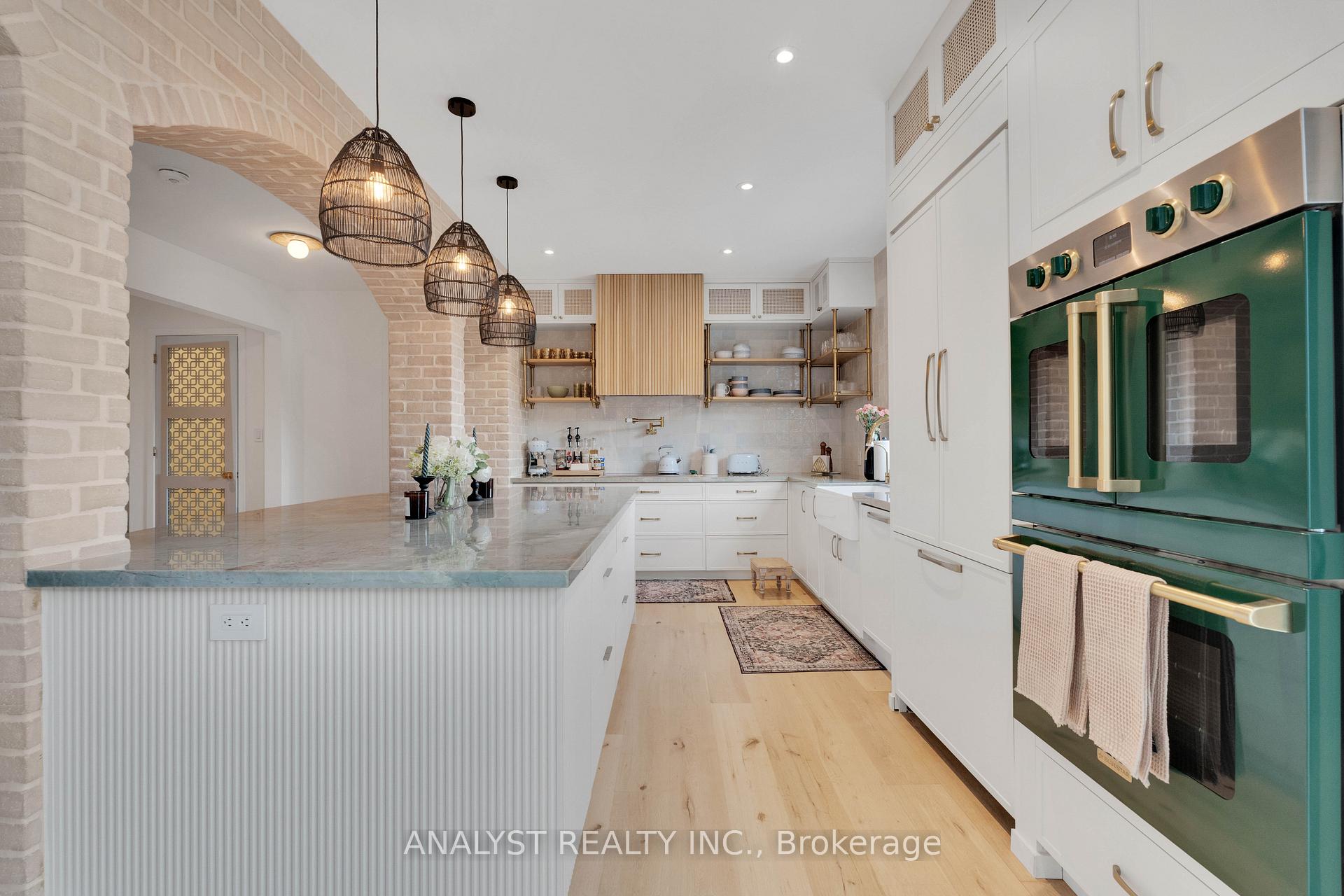 Photo 8 of 29 Bindertwine Boulevard, Vaughan, Kleinburg — HOMEH