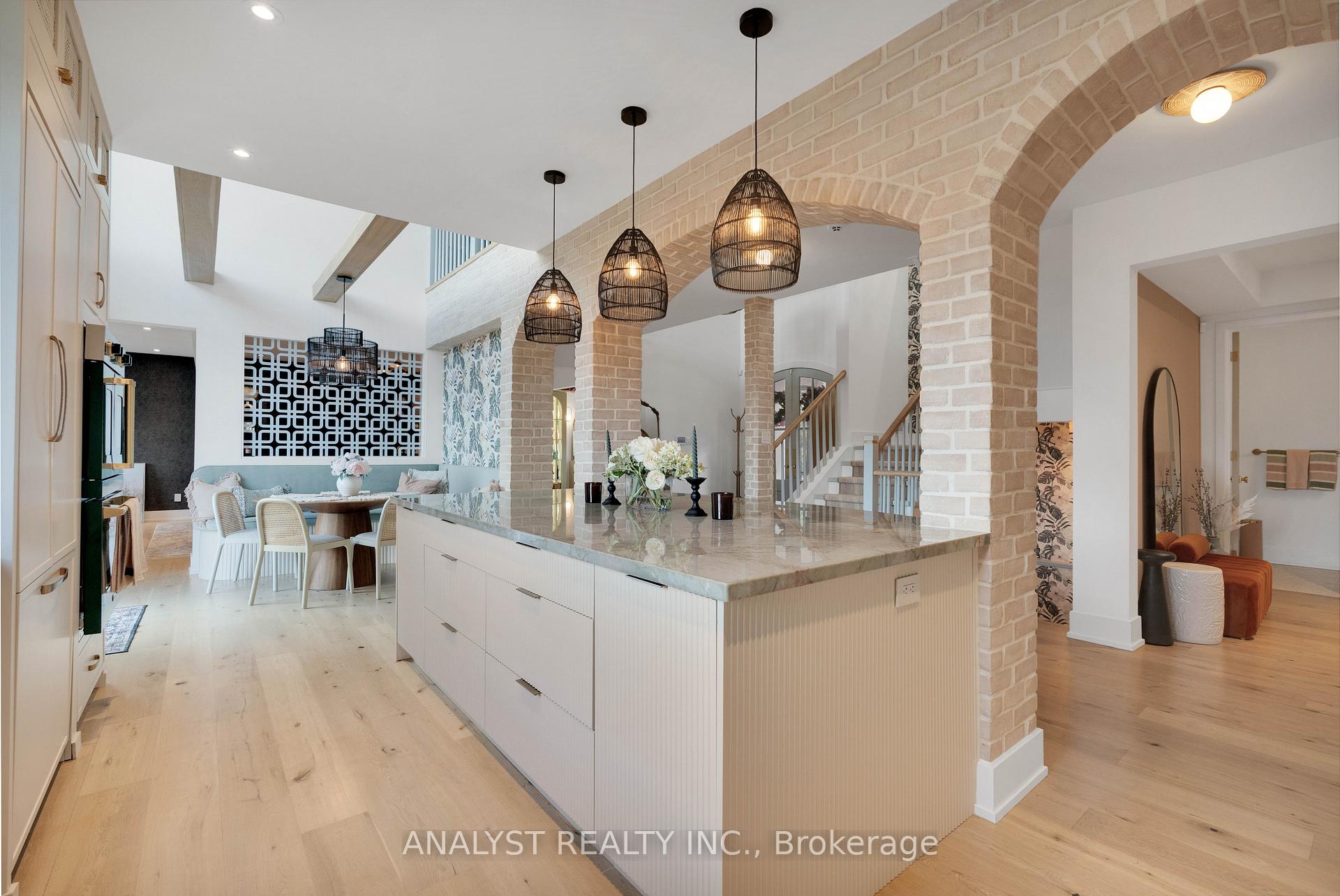 Photo 9 of 29 Bindertwine Boulevard, Vaughan, Kleinburg — HOMEH