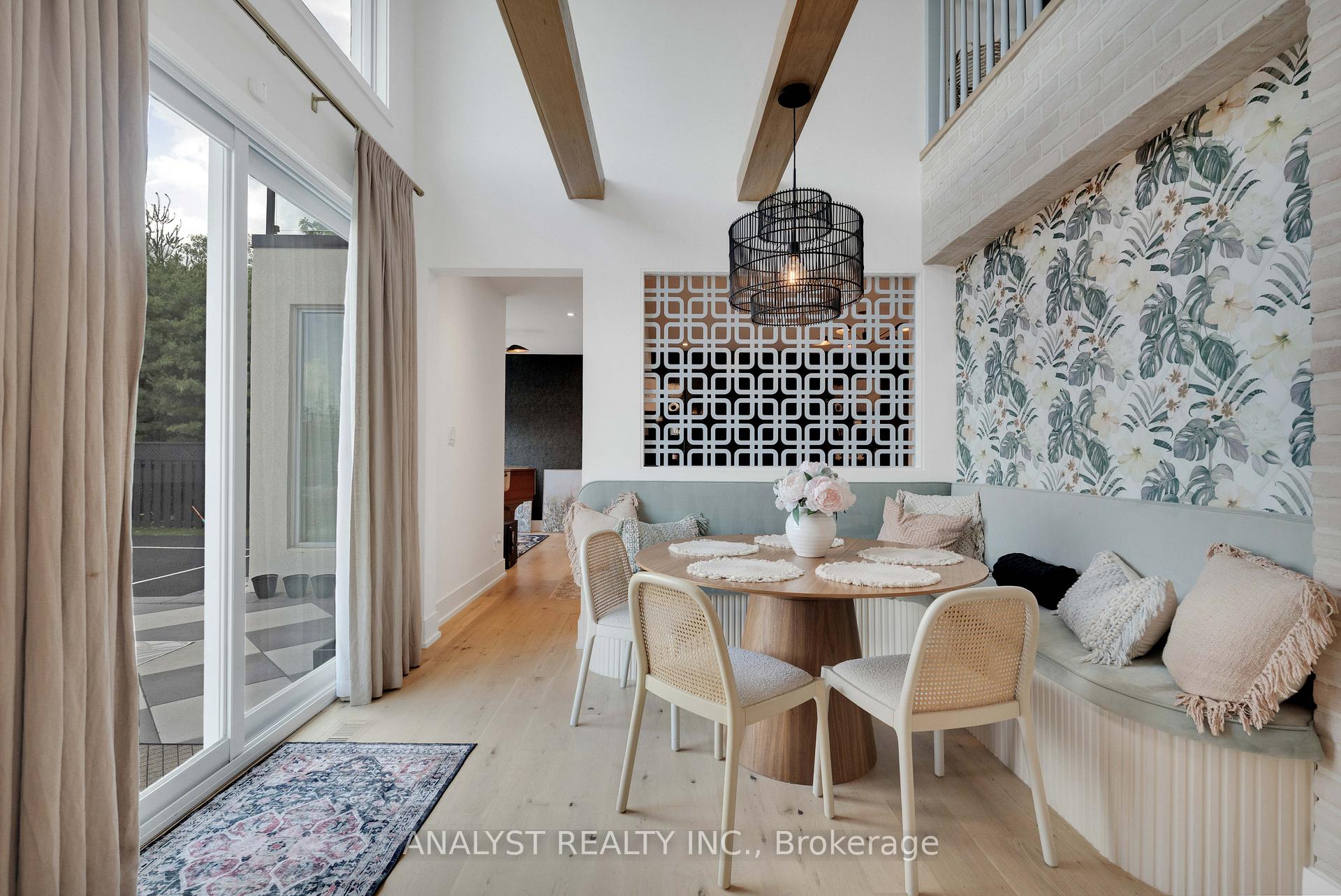 Photo 10 of 29 Bindertwine Boulevard, Vaughan, Kleinburg — HOMEH
