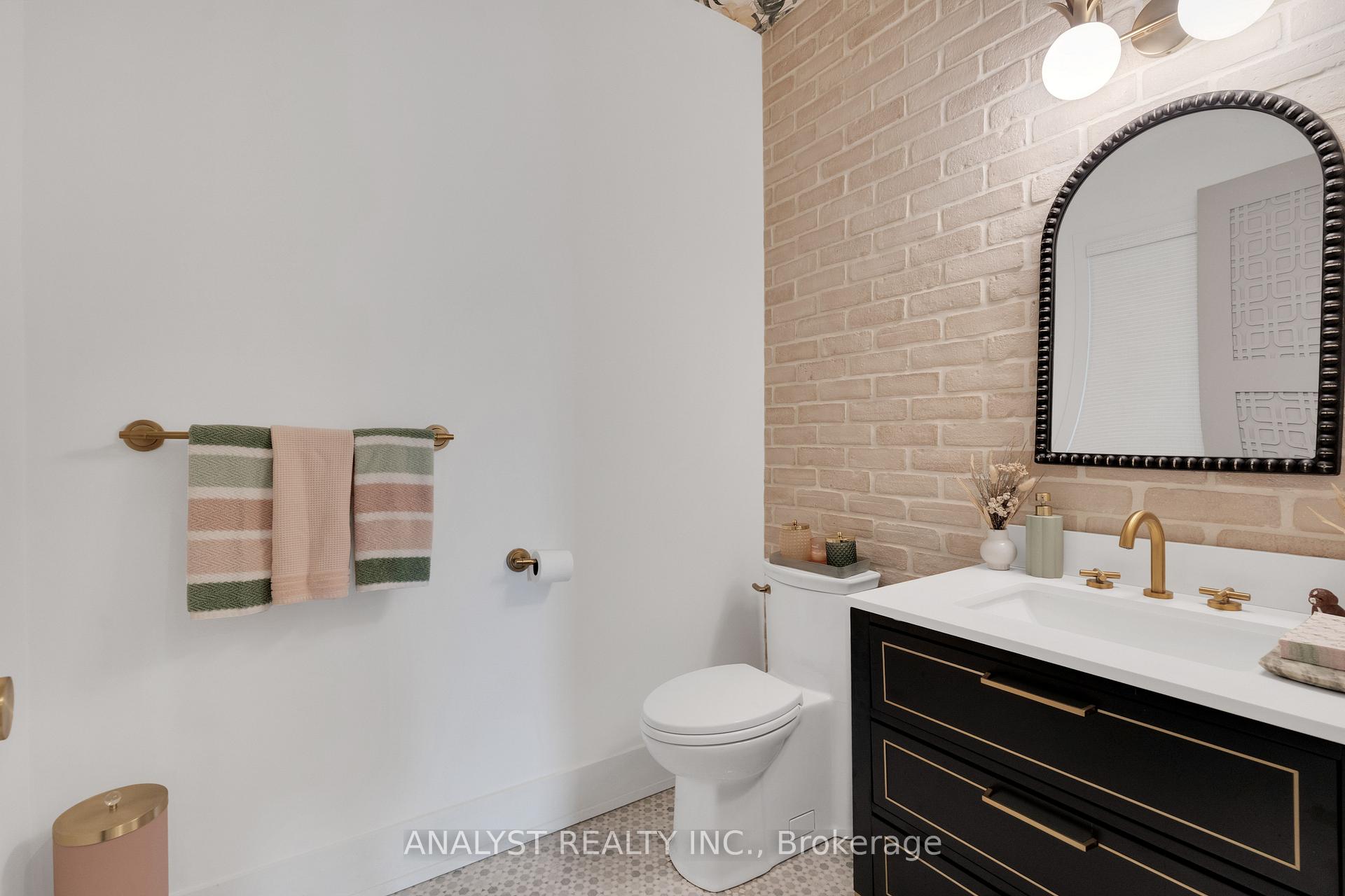 Photo 13 of 29 Bindertwine Boulevard, Vaughan, Kleinburg — HOMEH