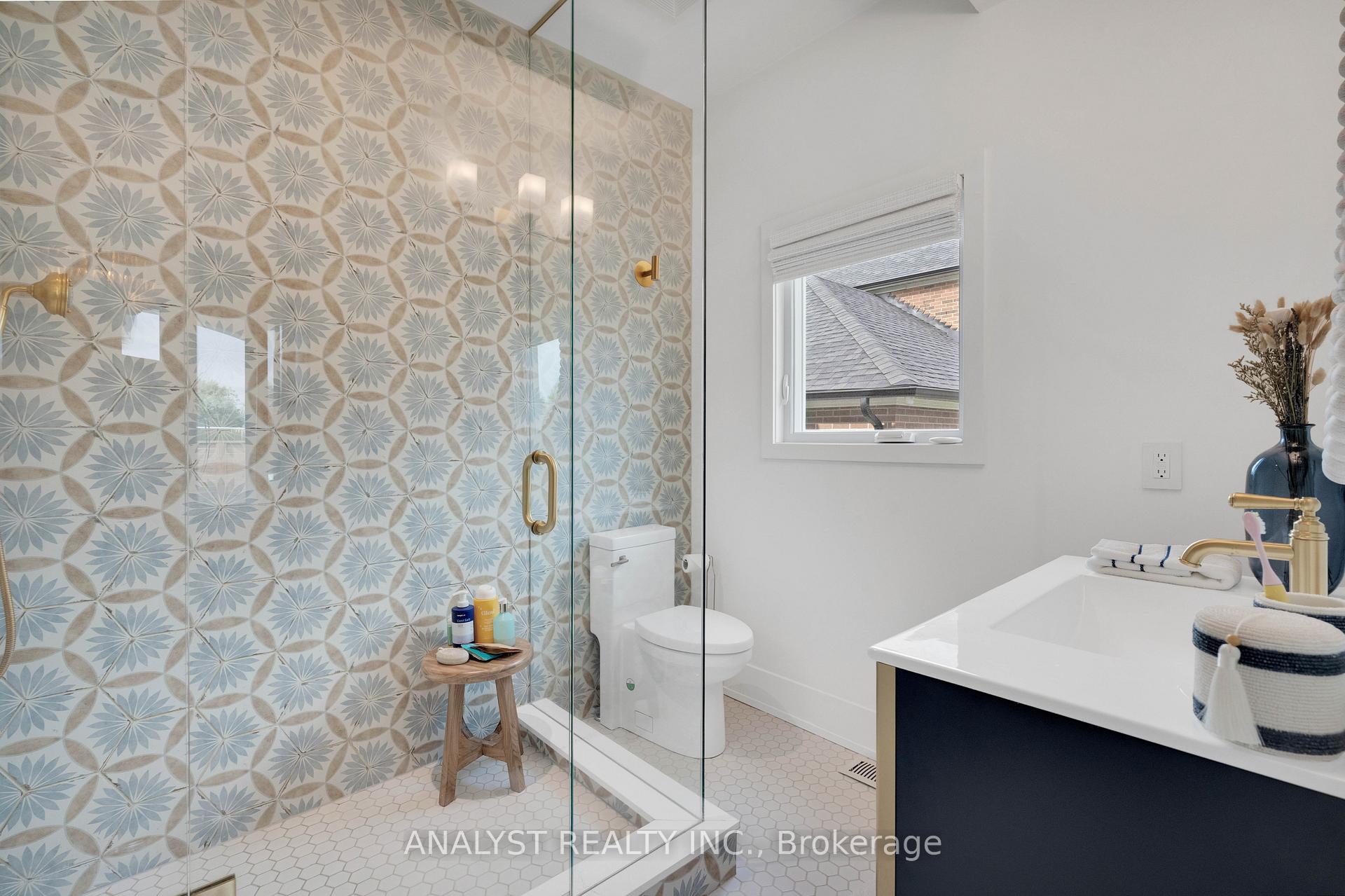 Photo 15 of 29 Bindertwine Boulevard, Vaughan, Kleinburg — HOMEH