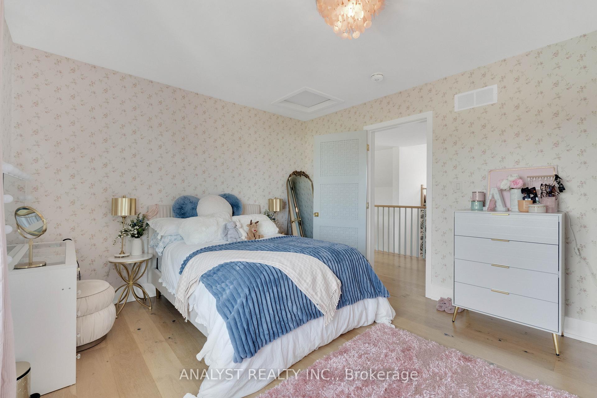 Photo 22 of 29 Bindertwine Boulevard, Vaughan, Kleinburg — HOMEH