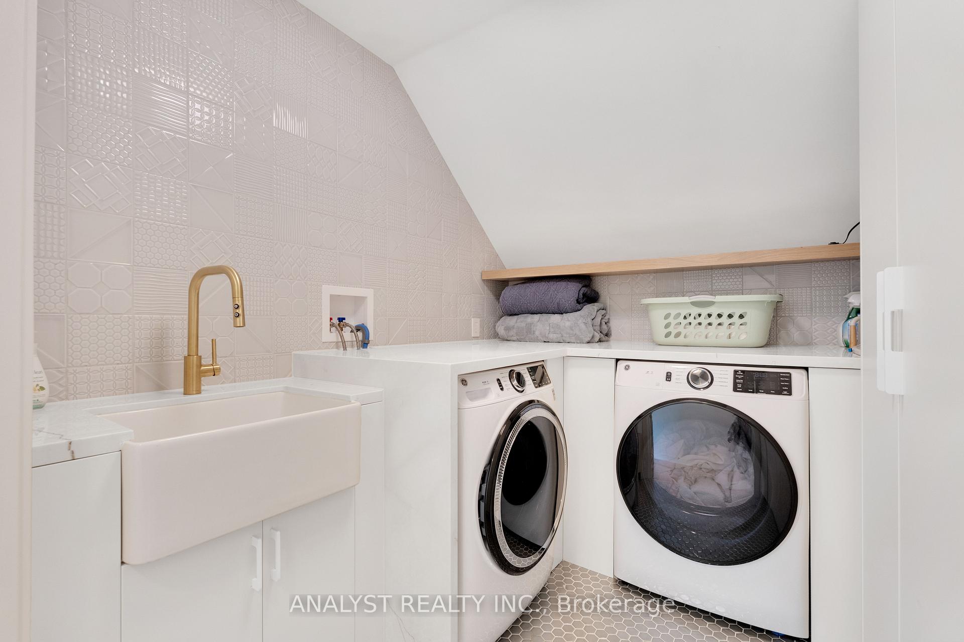 Photo 24 of 29 Bindertwine Boulevard, Vaughan, Kleinburg — HOMEH