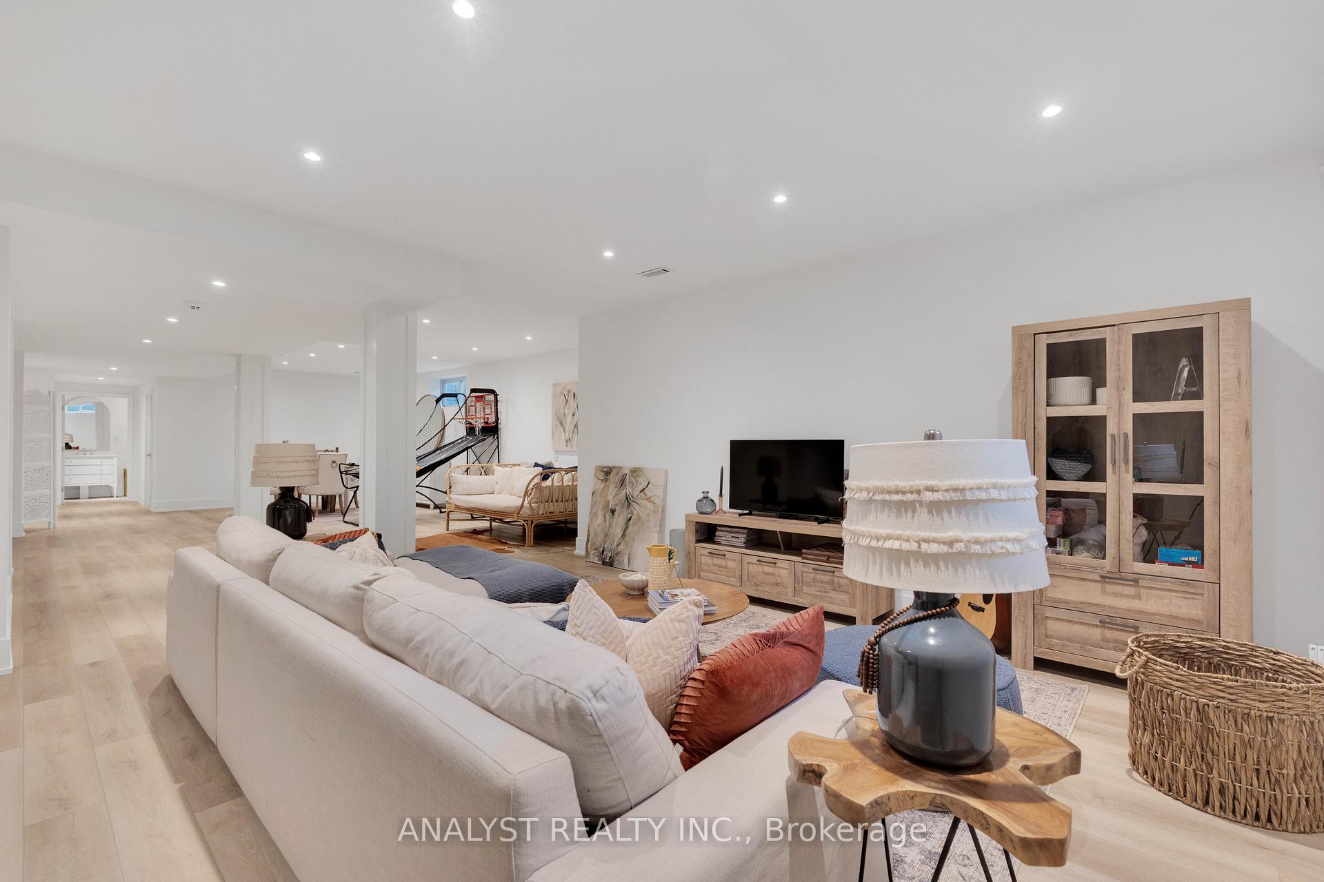 Photo 36 of 29 Bindertwine Boulevard, Vaughan, Kleinburg — HOMEH