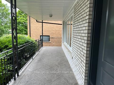 Photo 3 of Unit Main/Upper, 5 Hunting Ridge, Etobicoke, Willowridge-Martingrove-Richview — HOMEH