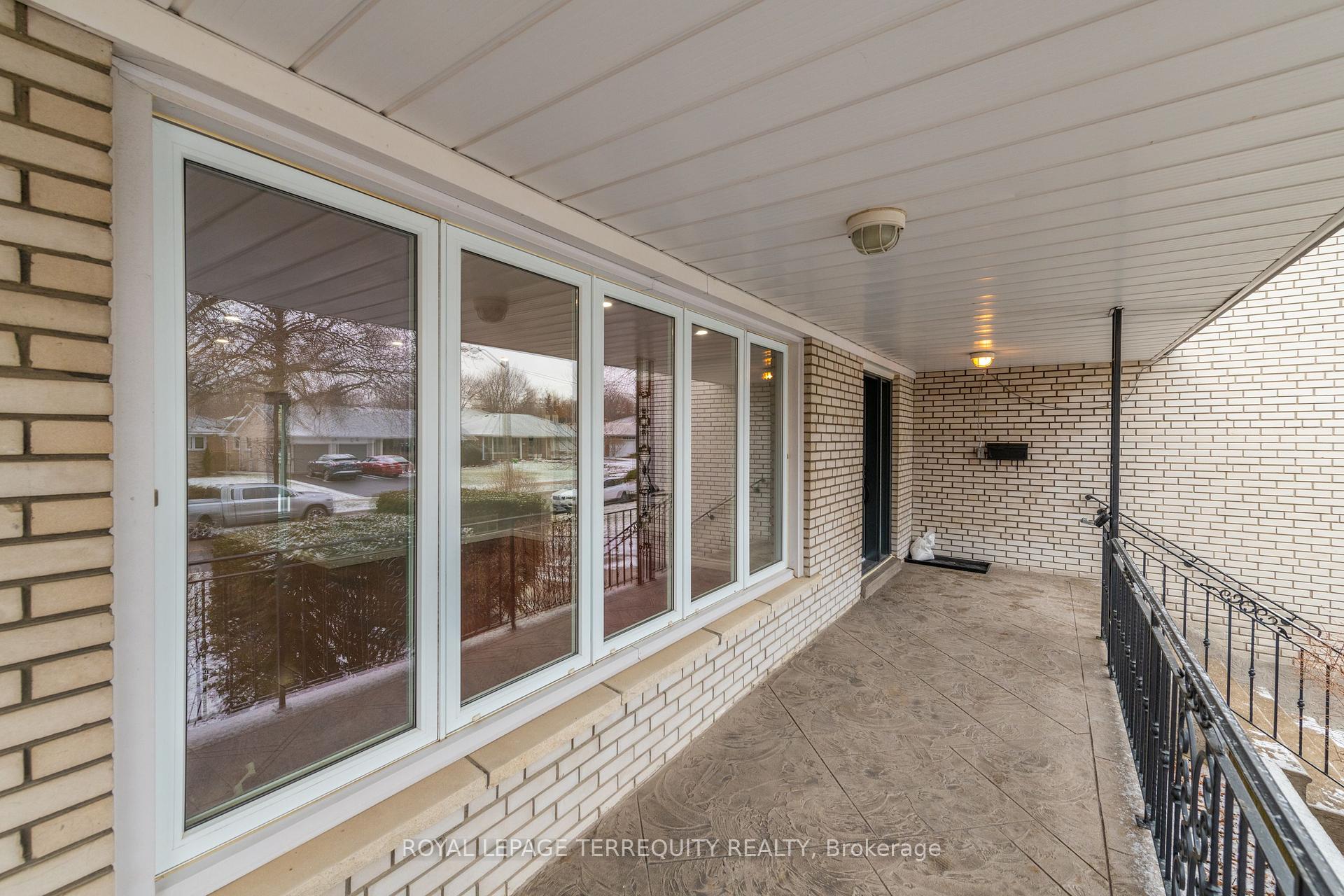 Photo 4 of Unit Main/Upper, 5 Hunting Ridge, Etobicoke, Willowridge-Martingrove-Richview — HOMEH