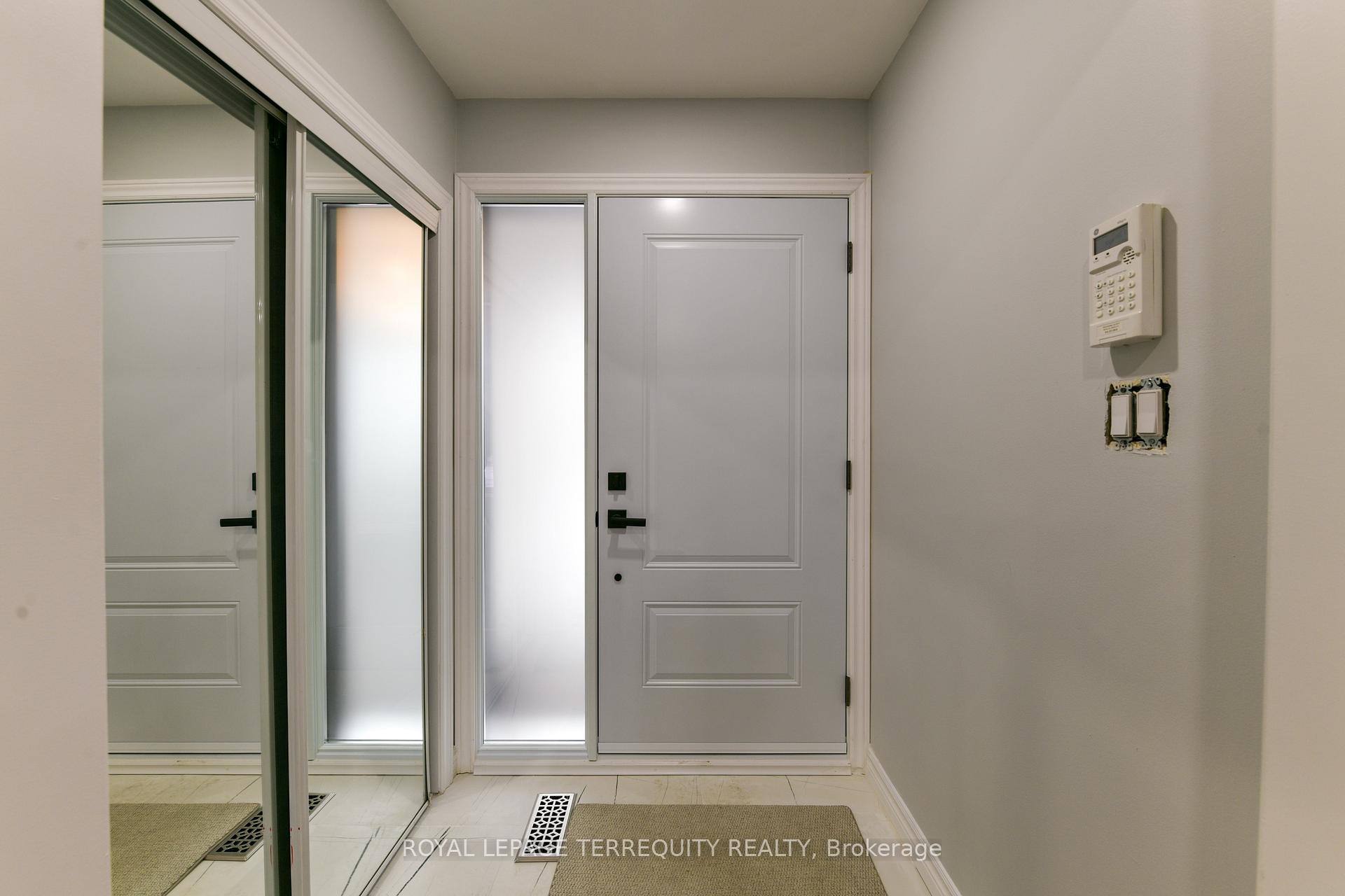 Photo 5 of Unit Main/Upper, 5 Hunting Ridge, Etobicoke, Willowridge-Martingrove-Richview — HOMEH