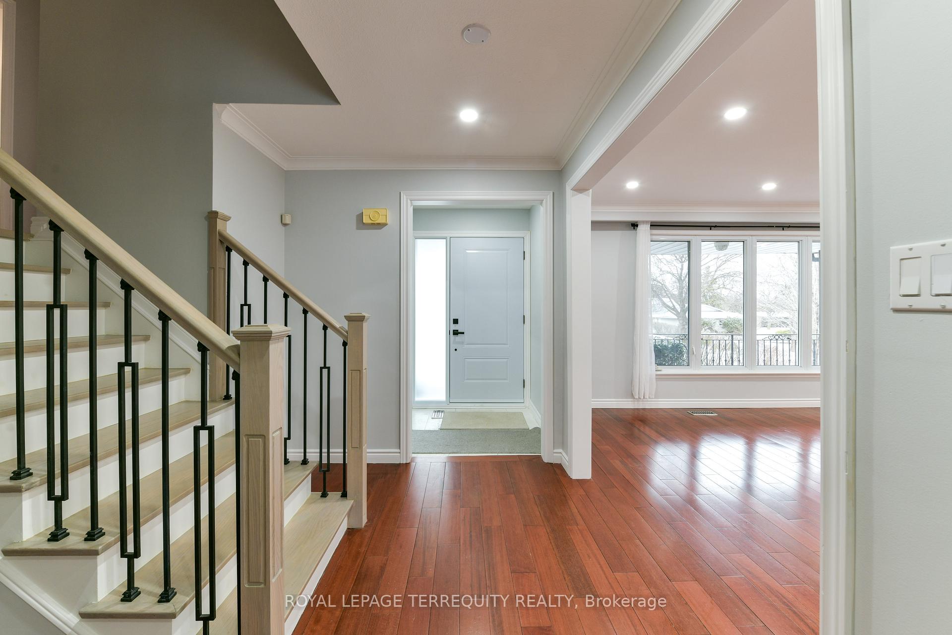 Photo 6 of Unit Main/Upper, 5 Hunting Ridge, Etobicoke, Willowridge-Martingrove-Richview — HOMEH