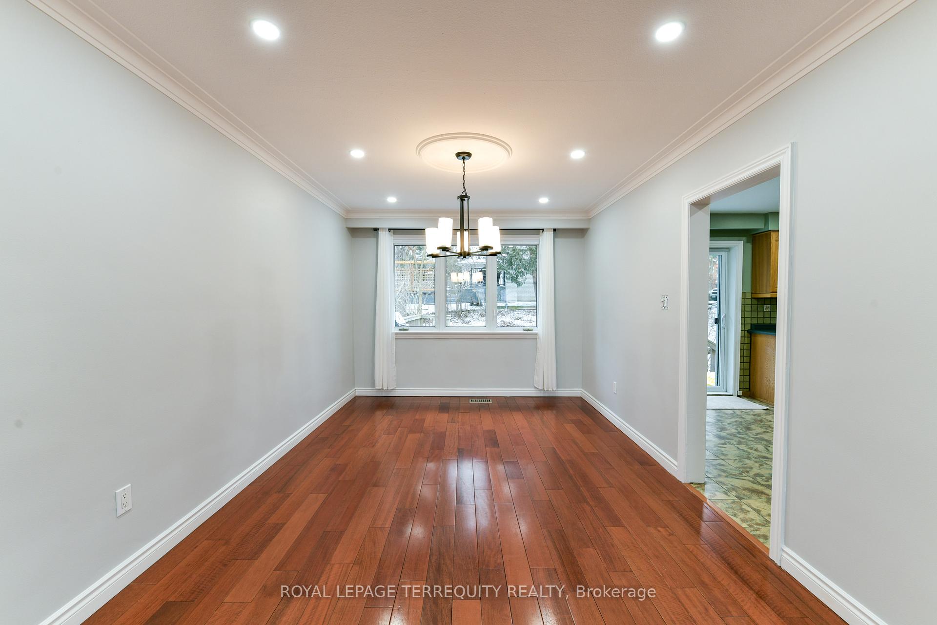 Photo 9 of Unit Main/Upper, 5 Hunting Ridge, Etobicoke, Willowridge-Martingrove-Richview — HOMEH