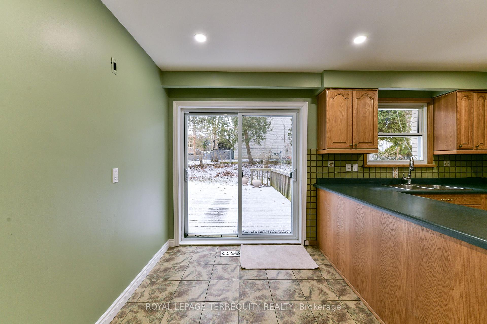 Photo 13 of Unit Main/Upper, 5 Hunting Ridge, Etobicoke, Willowridge-Martingrove-Richview — HOMEH