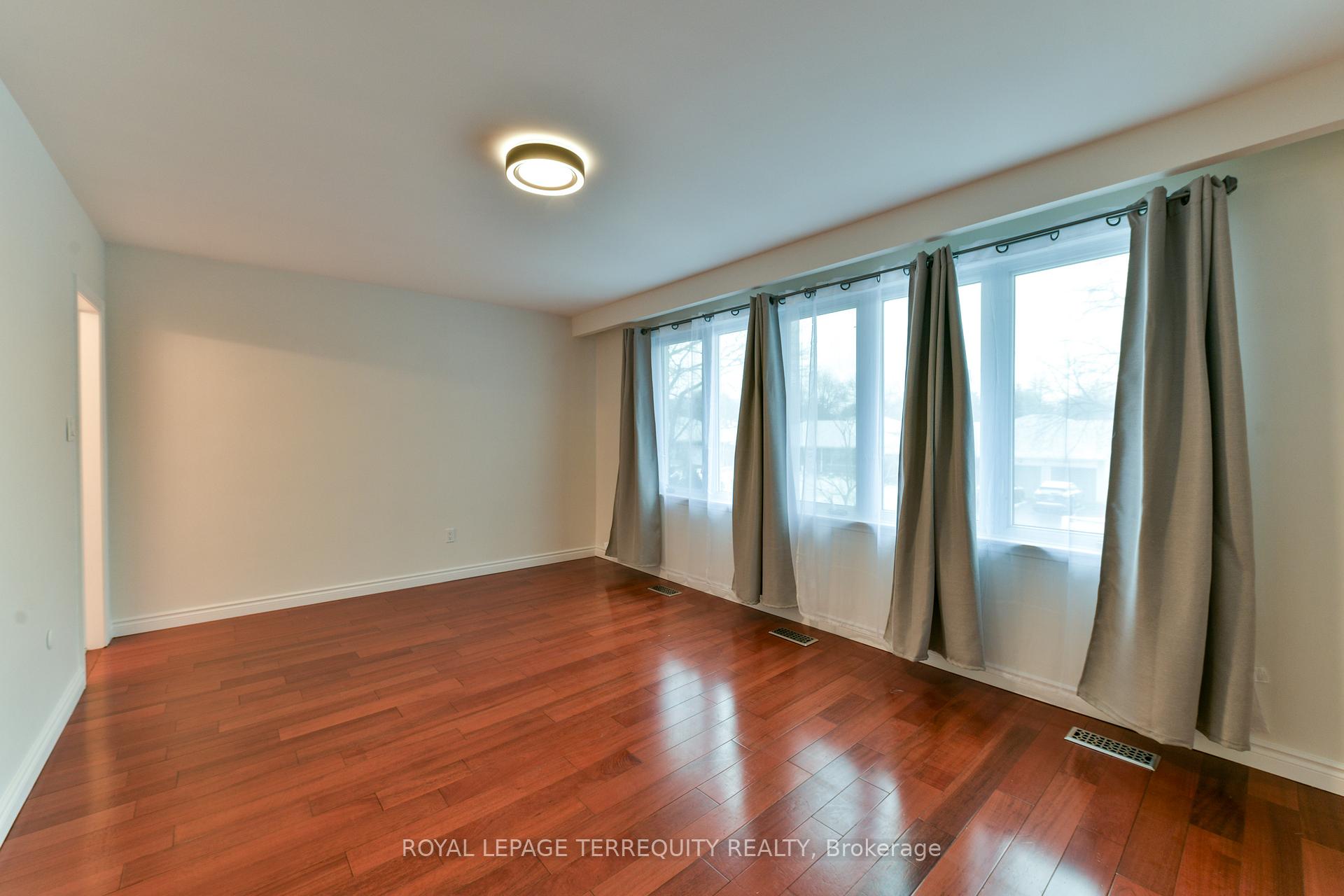 Photo 15 of Unit Main/Upper, 5 Hunting Ridge, Etobicoke, Willowridge-Martingrove-Richview — HOMEH