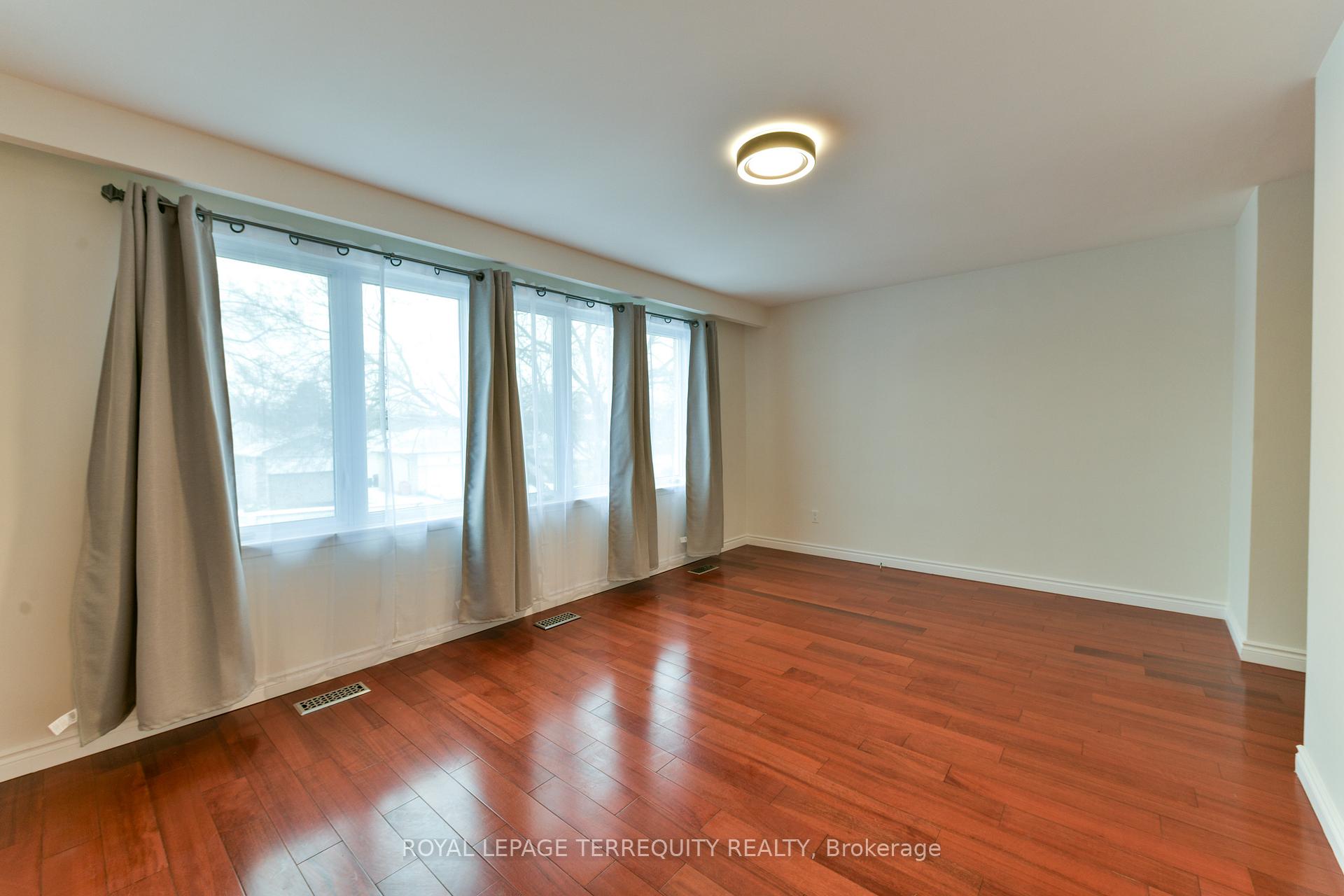 Photo 17 of Unit Main/Upper, 5 Hunting Ridge, Etobicoke, Willowridge-Martingrove-Richview — HOMEH