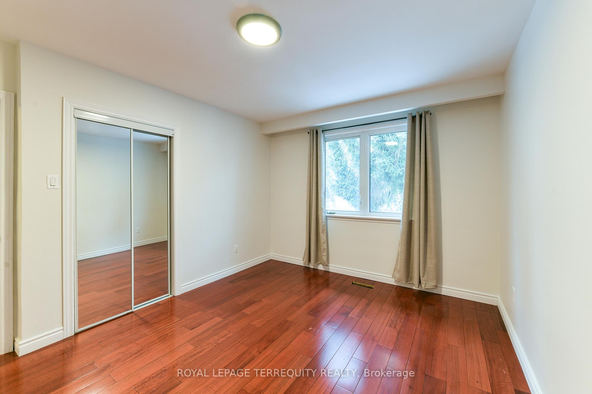 Photo 19 of Unit Main/Upper, 5 Hunting Ridge, Etobicoke, Willowridge-Martingrove-Richview — HOMEH