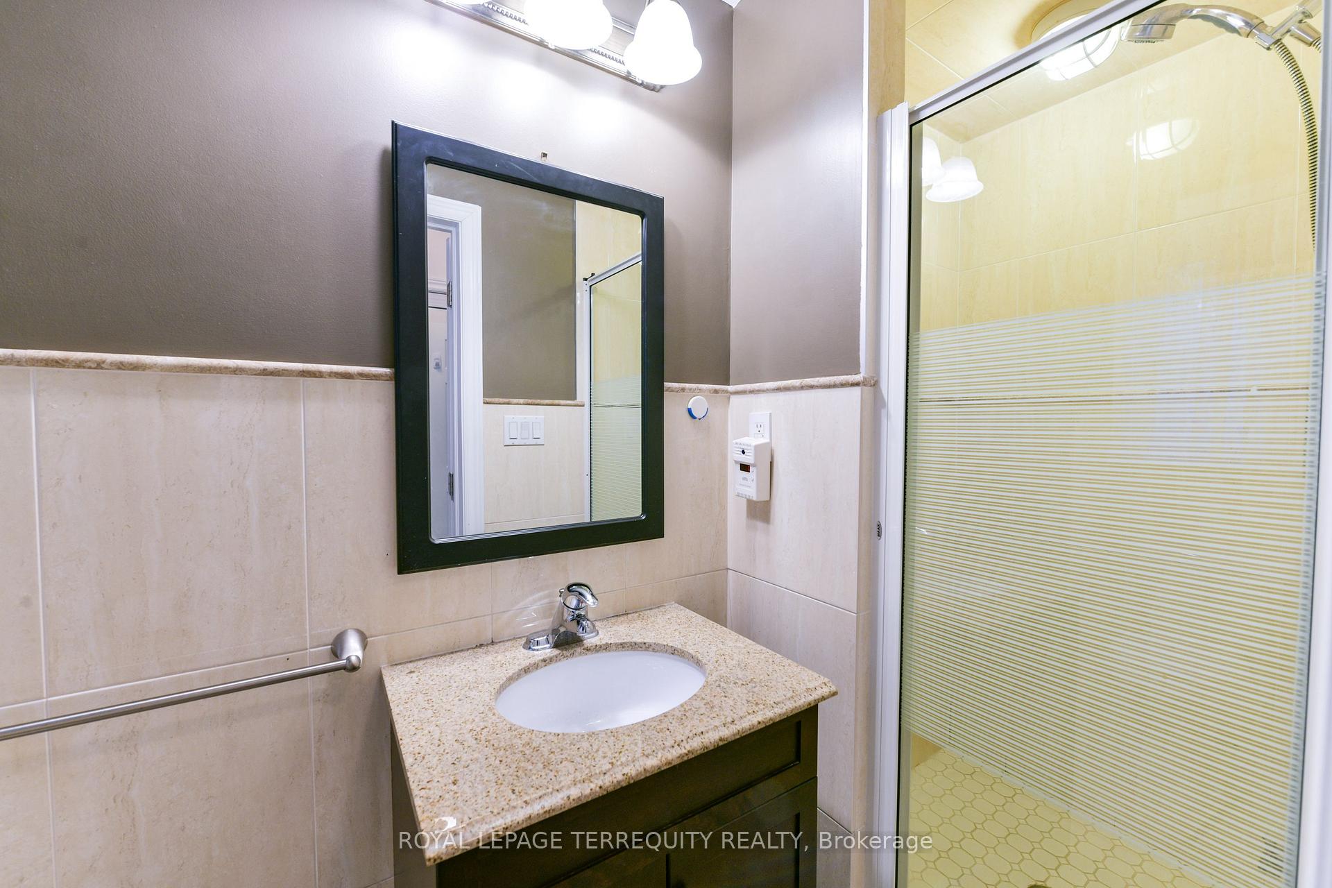 Photo 22 of Unit Main/Upper, 5 Hunting Ridge, Etobicoke, Willowridge-Martingrove-Richview — HOMEH