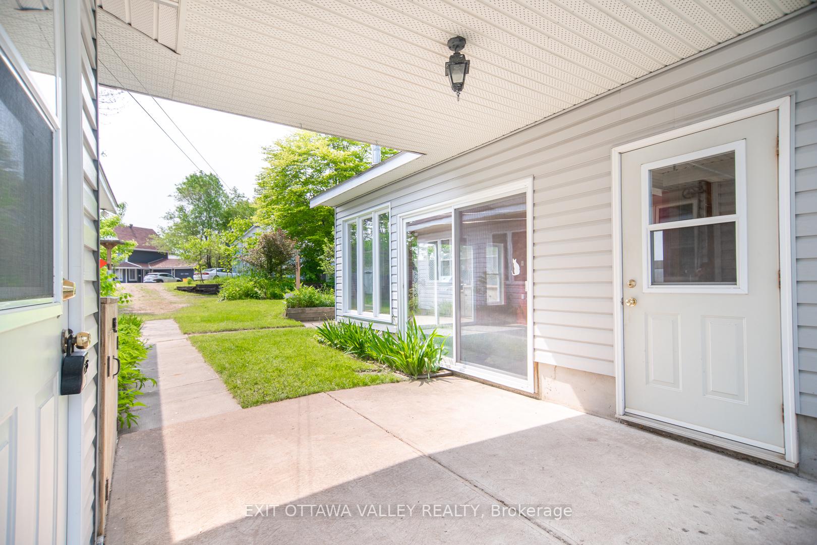 Photo 3 of 415 Trafalgar Road, Pembroke, Pembroke — HOMEH