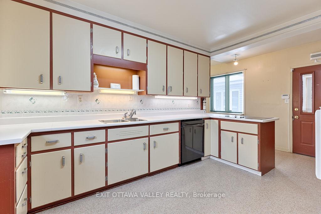 Photo 10 of 415 Trafalgar Road, Pembroke, Pembroke — HOMEH