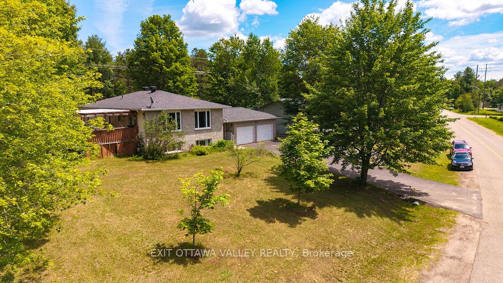 Photo 2 of 314 Carla Street, Petawawa, Petawawa — HOMEH