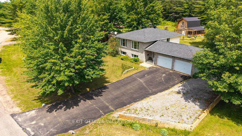 Photo 3 of 314 Carla Street, Petawawa, Petawawa — HOMEH