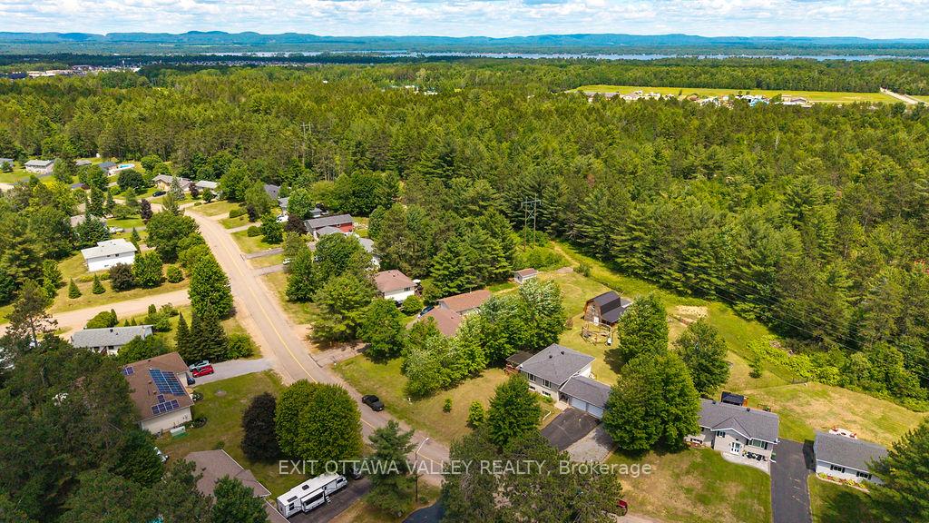 Photo 5 of 314 Carla Street, Petawawa, Petawawa — HOMEH