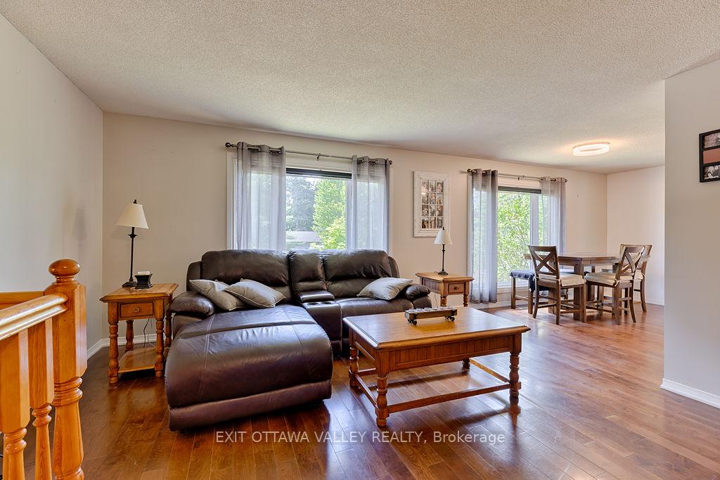 Photo 9 of 314 Carla Street, Petawawa, Petawawa — HOMEH