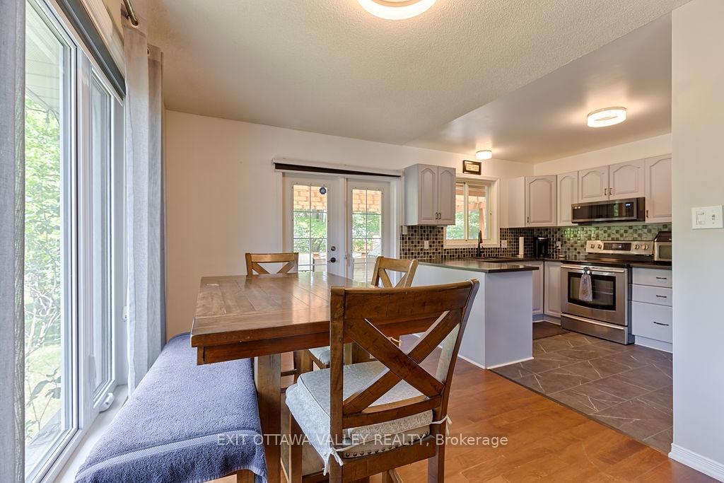 Photo 12 of 314 Carla Street, Petawawa, Petawawa — HOMEH