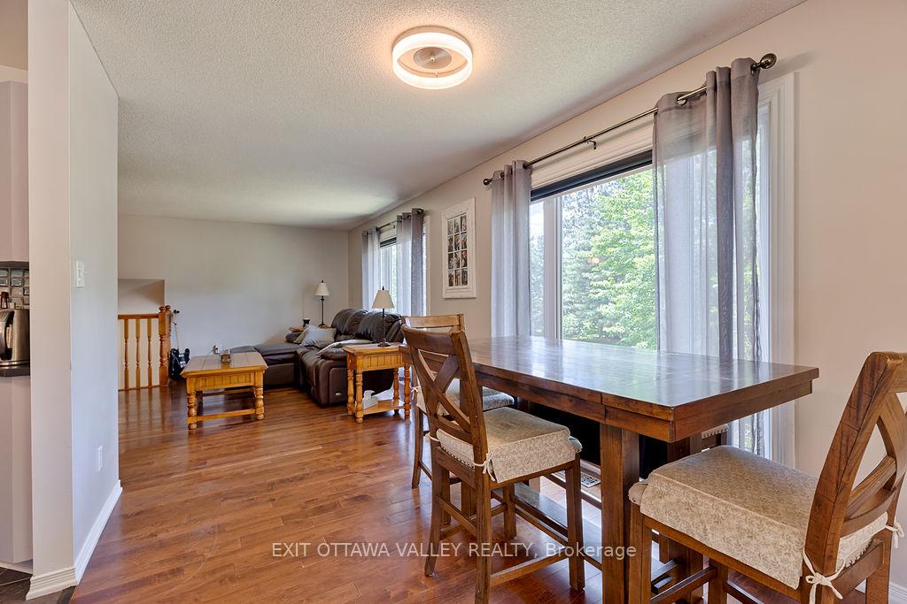 Photo 14 of 314 Carla Street, Petawawa, Petawawa — HOMEH