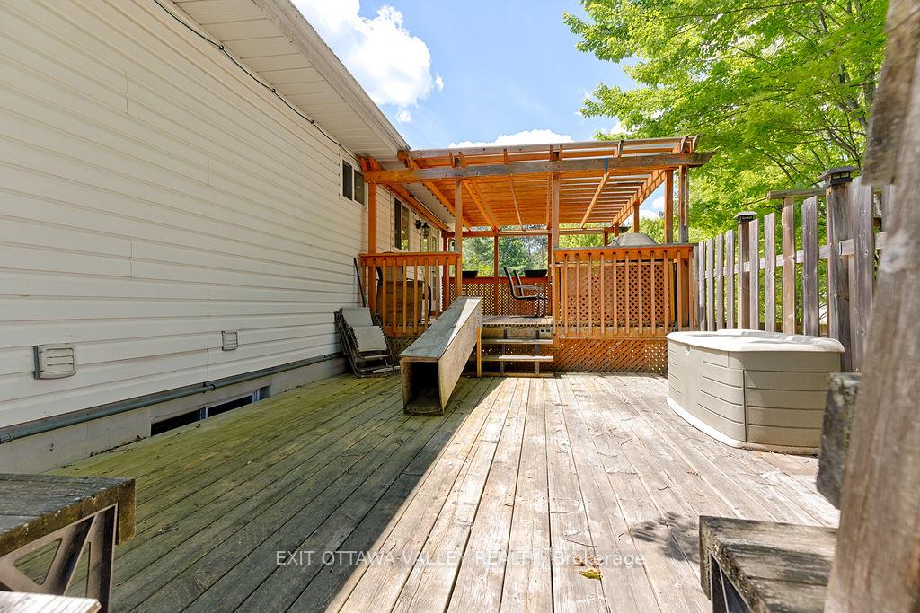 Photo 42 of 314 Carla Street, Petawawa, Petawawa — HOMEH