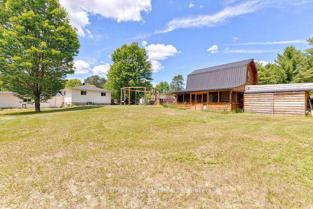 Photo 43 of 314 Carla Street, Petawawa, Petawawa — HOMEH