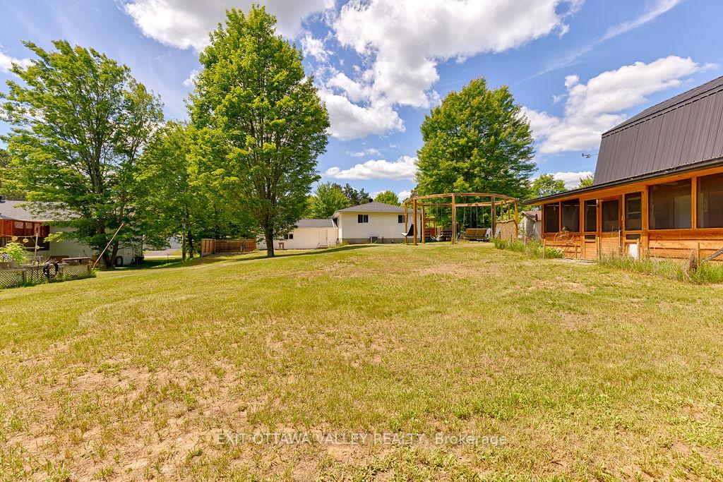 Photo 46 of 314 Carla Street, Petawawa, Petawawa — HOMEH