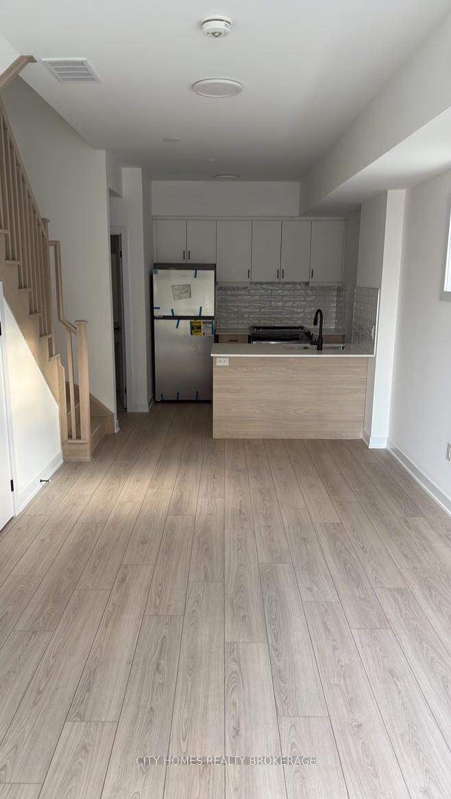 Photo 3 of Unit 11, 527 Big Bay Point Road, Barrie, Painswick South — HOMEH