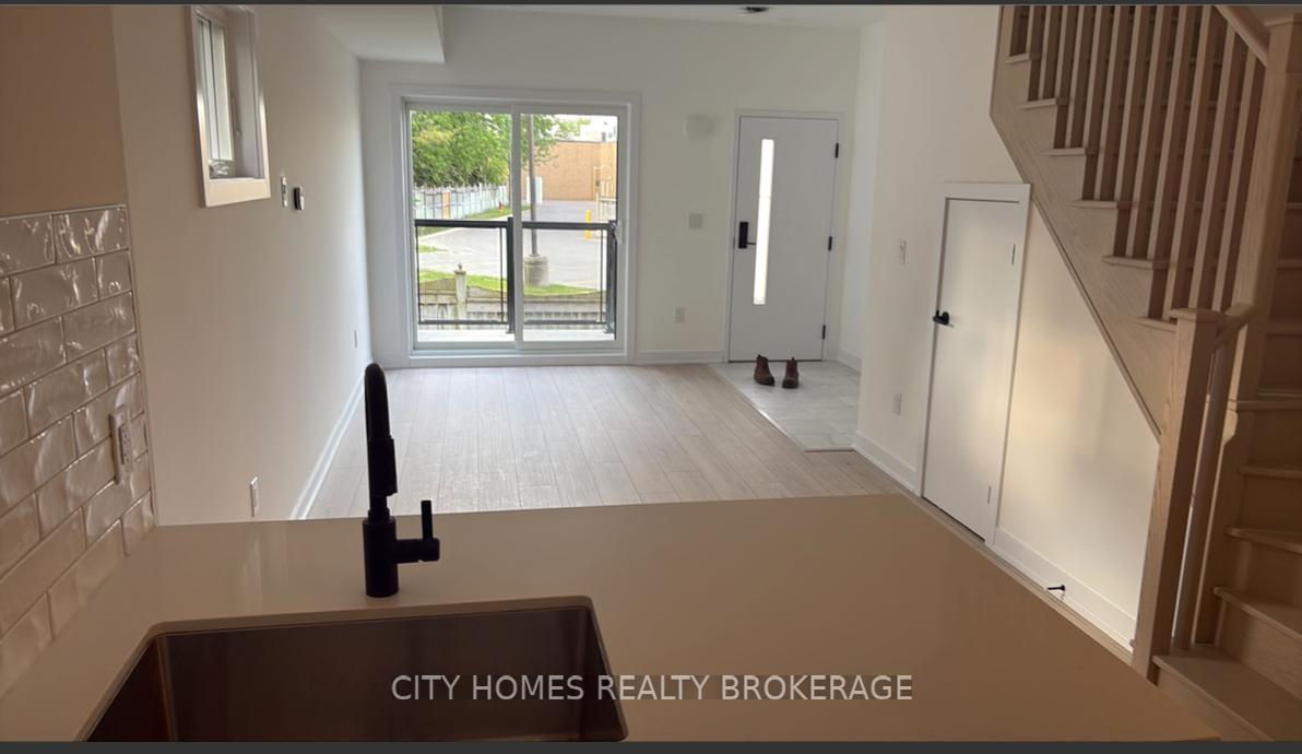 Photo 4 of Unit 11, 527 Big Bay Point Road, Barrie, Painswick South — HOMEH