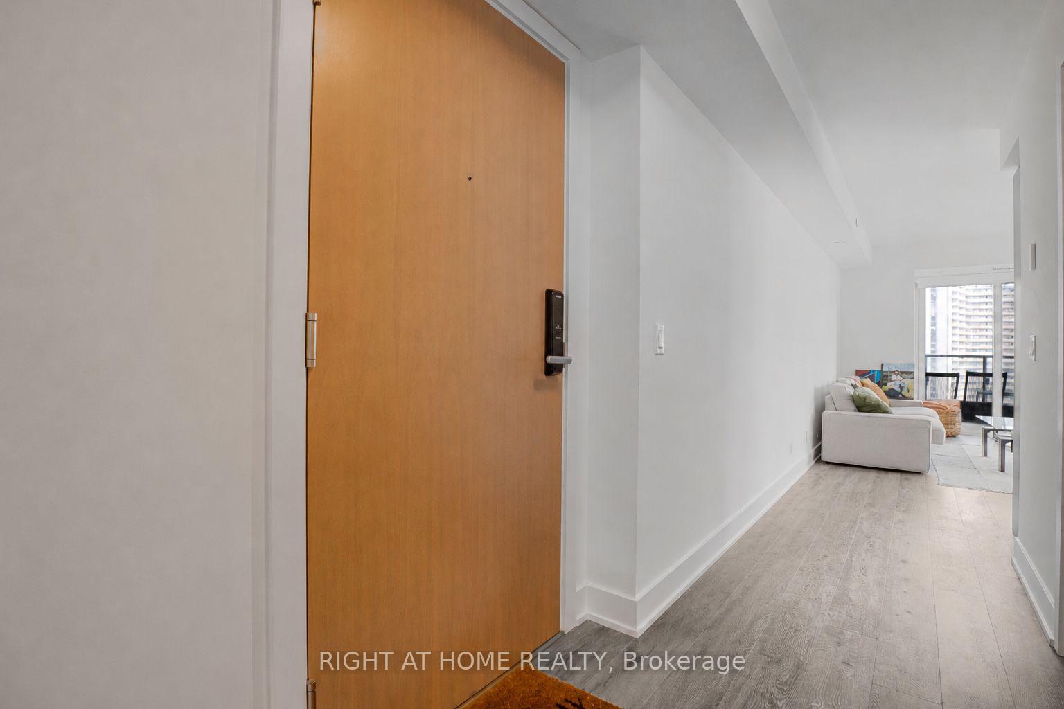 Photo 4 of Unit 1922, 585 Bloor Street E, Toronto, North St. James Town — HOMEH