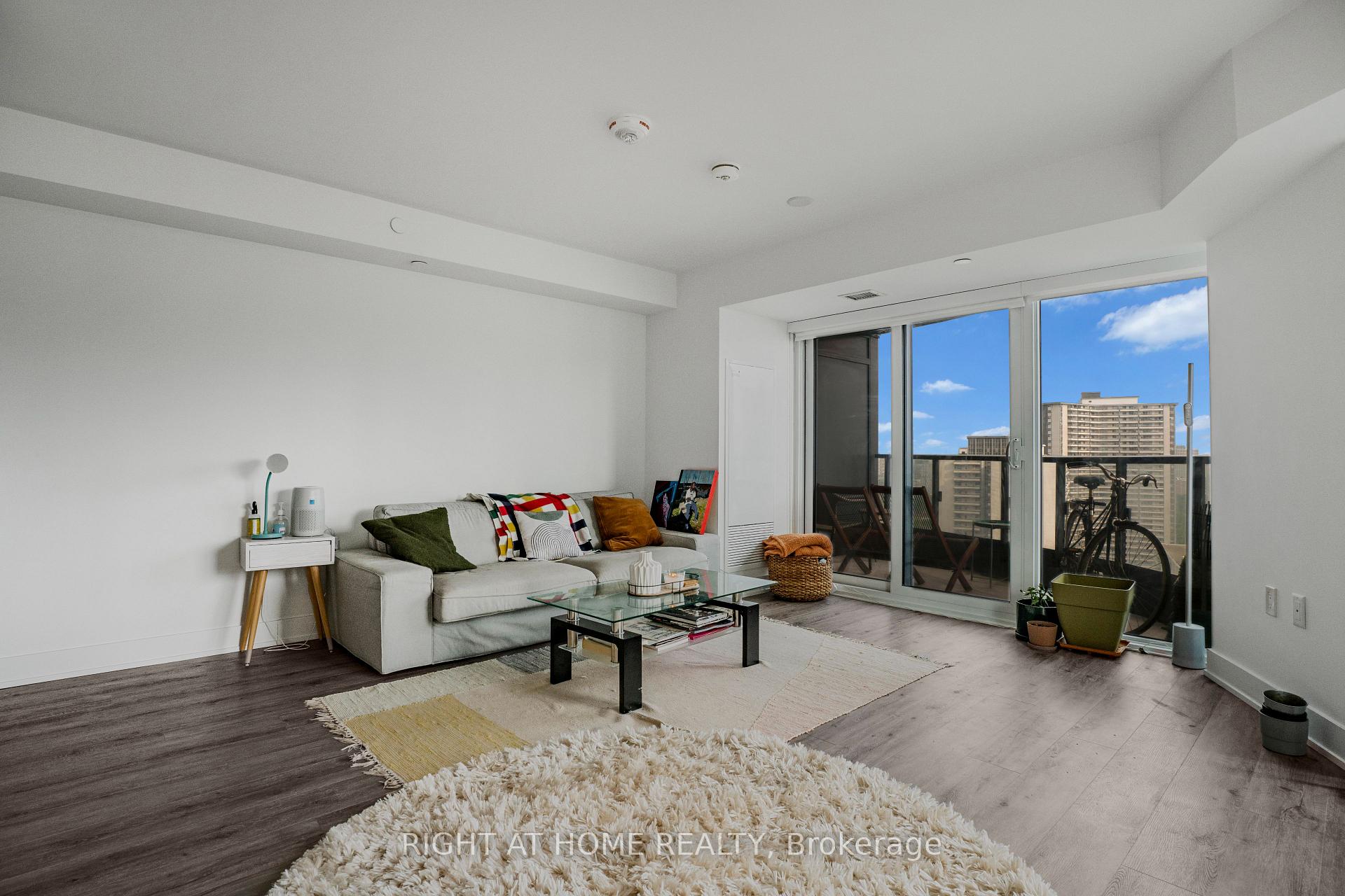 Photo 7 of Unit 1922, 585 Bloor Street E, Toronto, North St. James Town — HOMEH