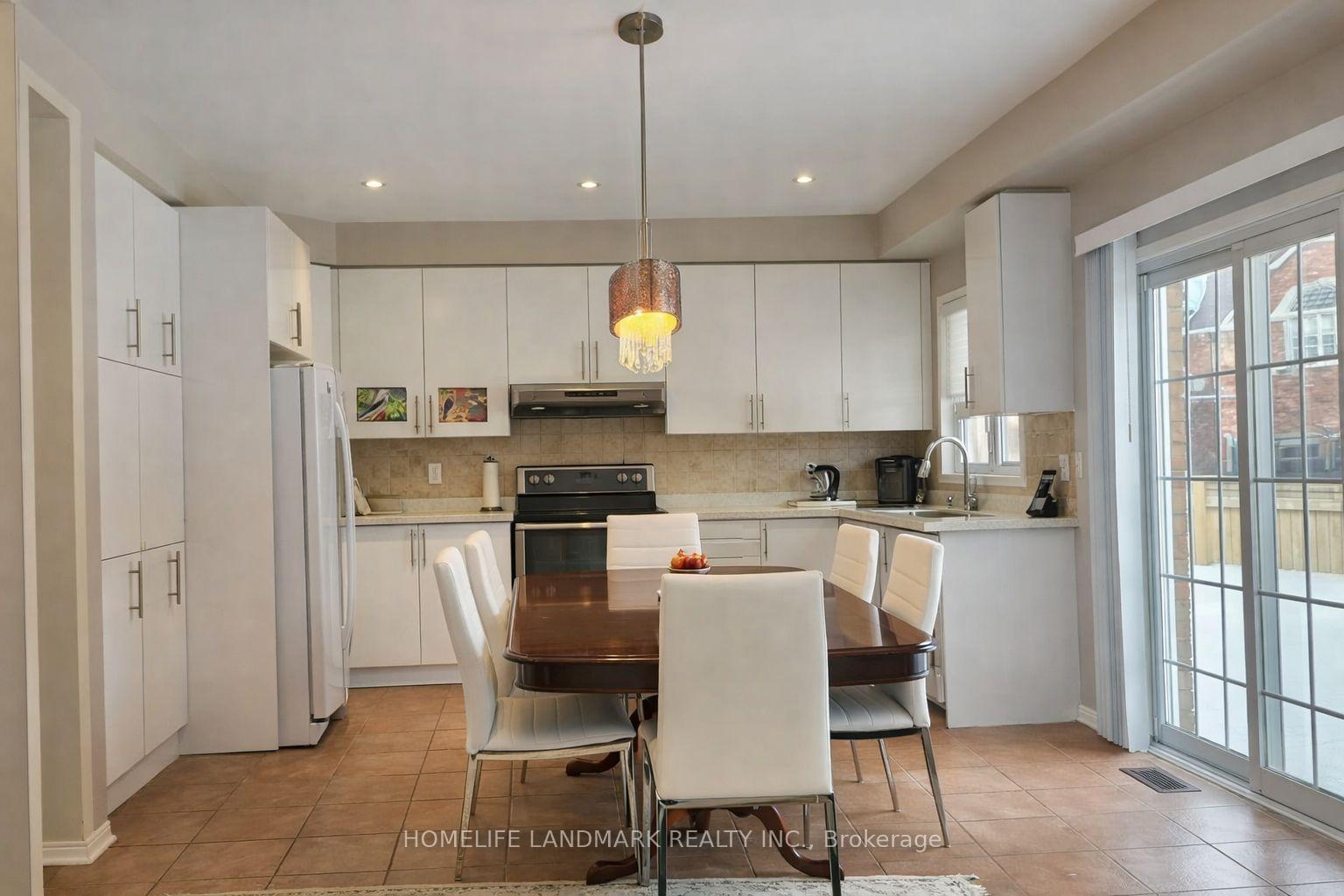 Photo 4 of 152 Mavrinac Boulevard, Aurora, Bayview Northeast — HOMEH