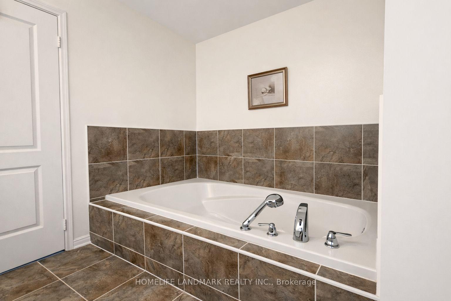 Photo 10 of 152 Mavrinac Boulevard, Aurora, Bayview Northeast — HOMEH