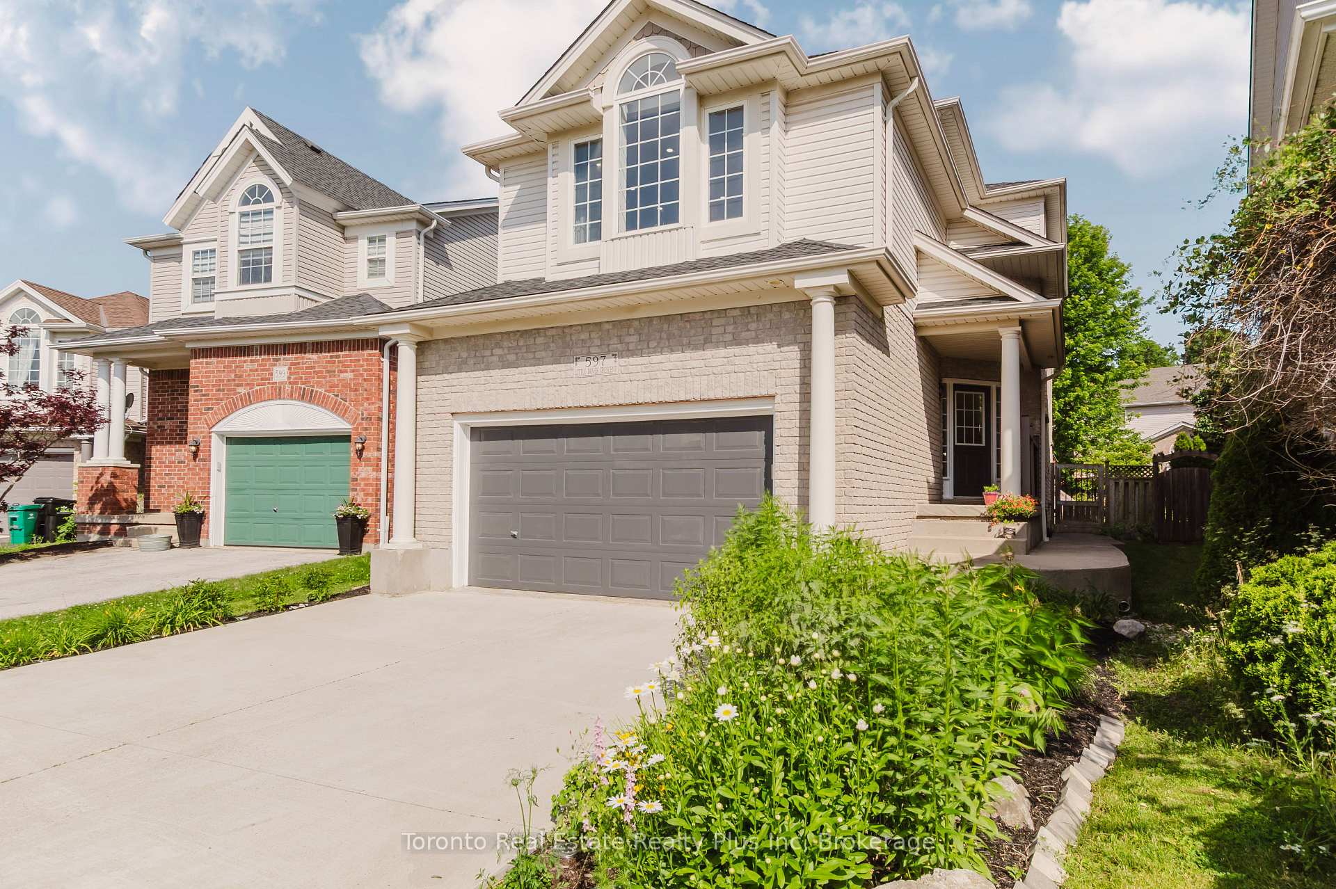 Photo 3 of 597 Little Dover Crescent E, Waterloo, Colonial Acres — HOMEH