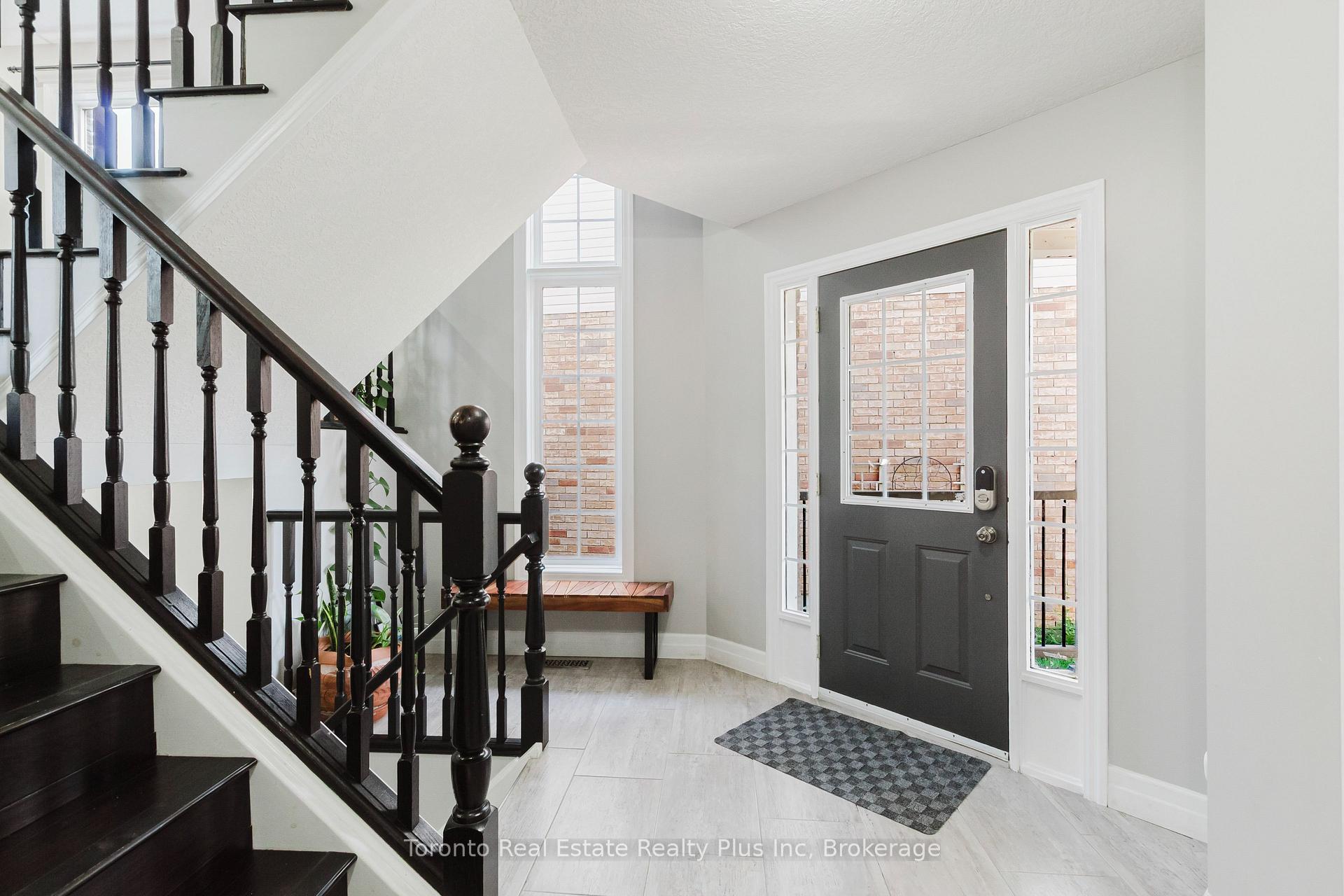 Photo 5 of 597 Little Dover Crescent E, Waterloo, Colonial Acres — HOMEH