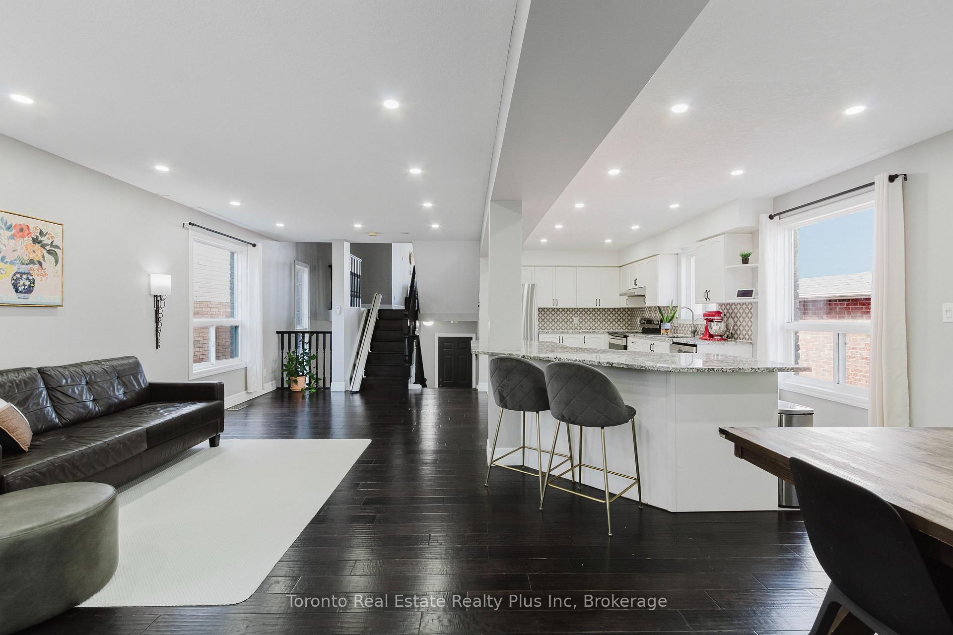 Photo 10 of 597 Little Dover Crescent E, Waterloo, Colonial Acres — HOMEH